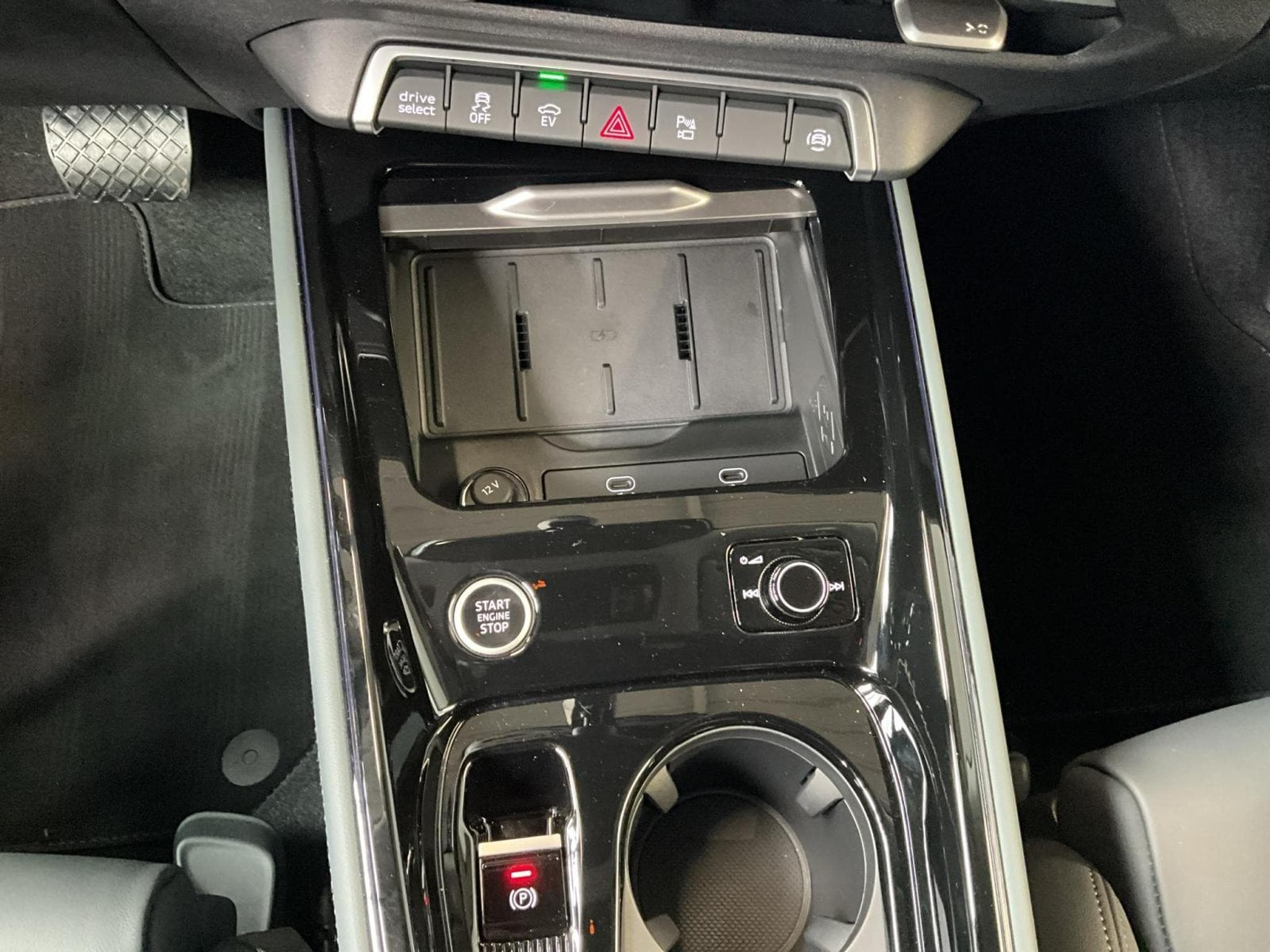 Audi Q3 PHEV+Techplus+P.Klima+LM18+Led+S-Tronic (2026) - Photo 20
