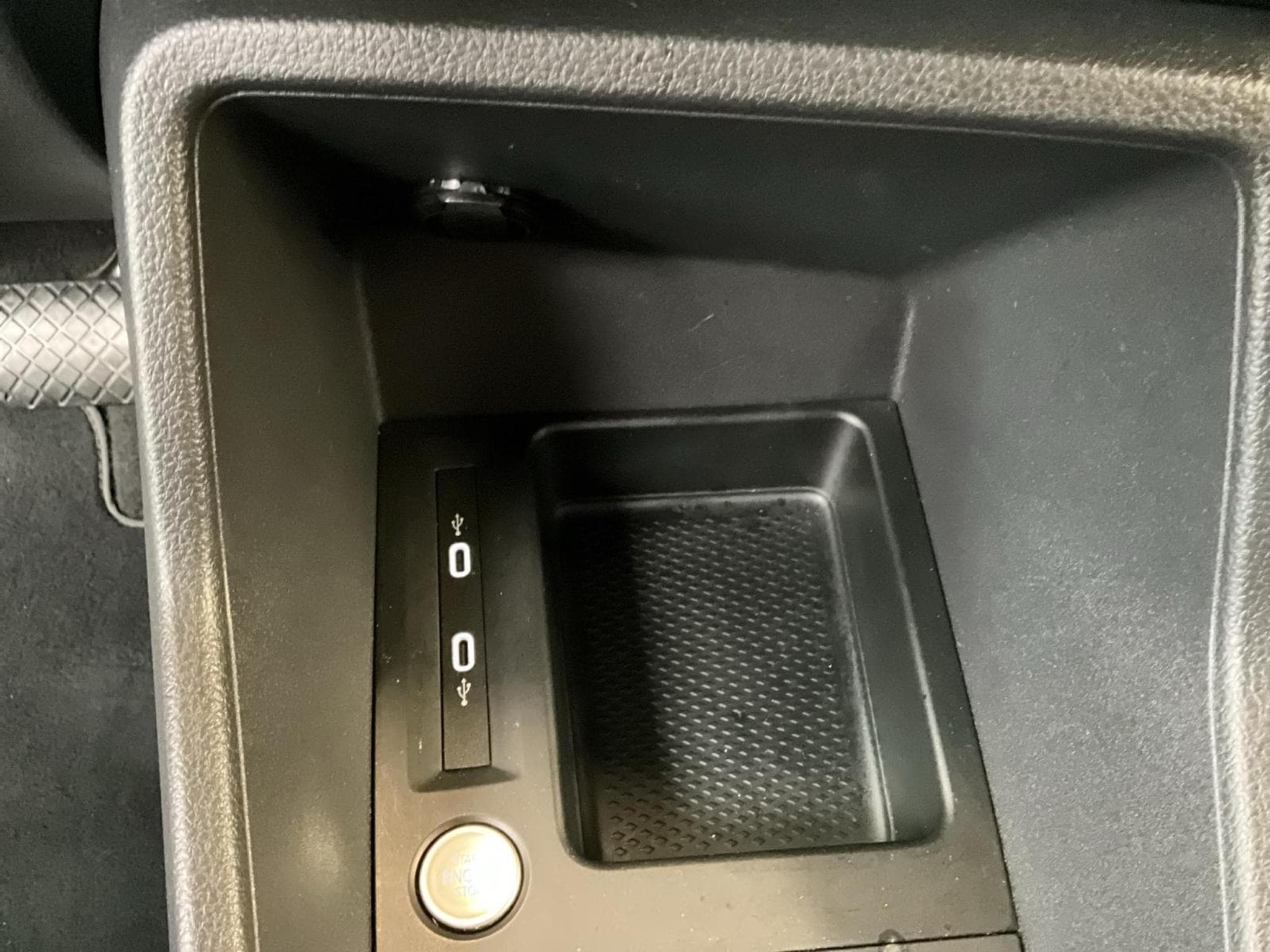 VW Caddy Maxi+DSG+Navi+LM16+DAB+ (2024) - Foto 19