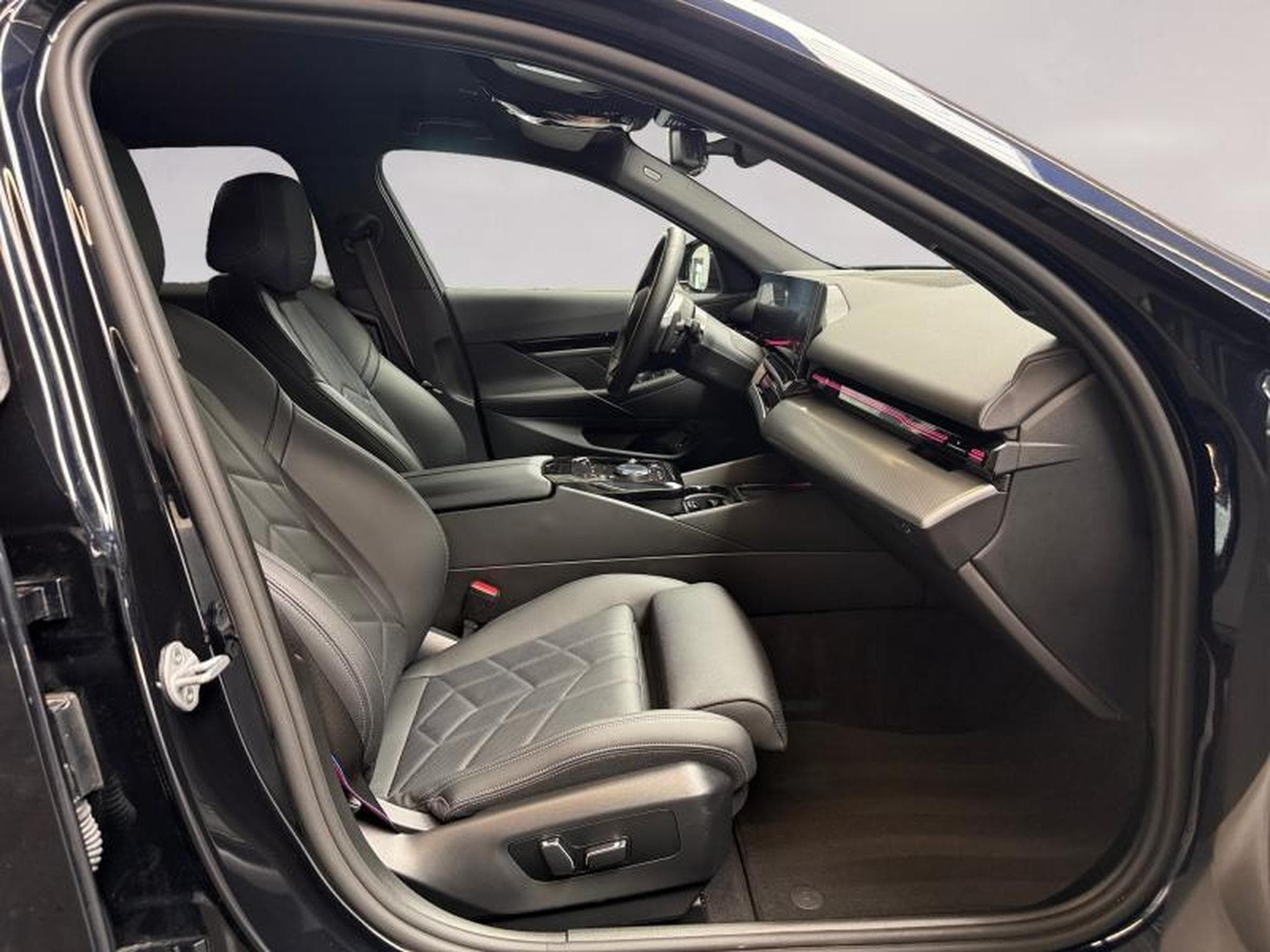 BMW 520 520d xDrive Touring Kit M Sport (2025) - Photo 13