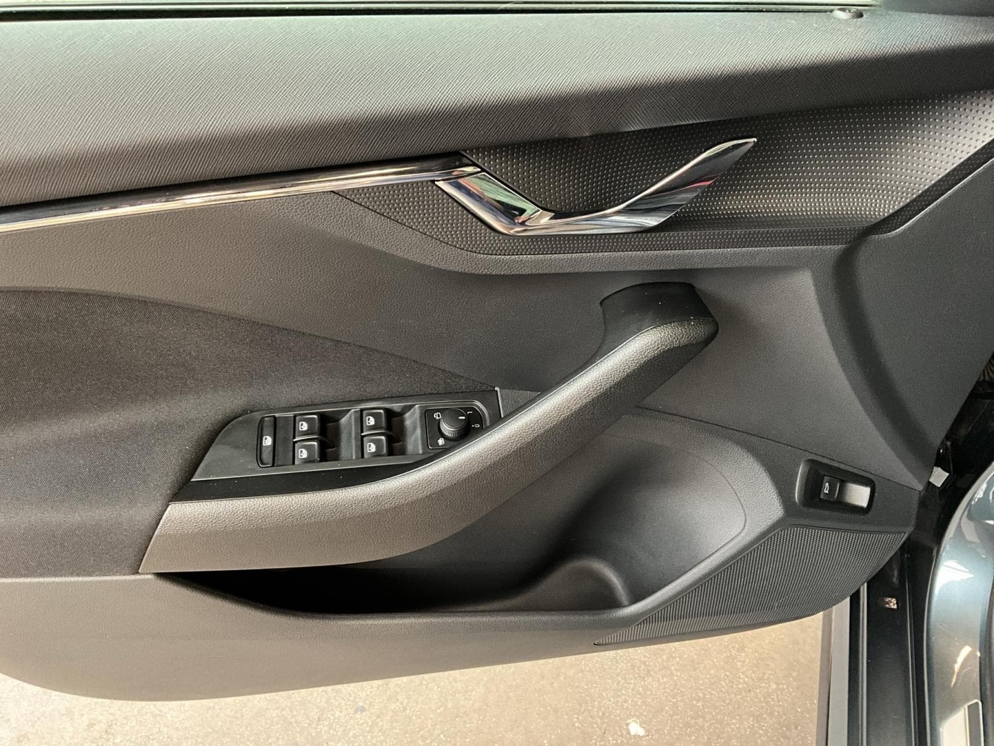 Skoda Kamiq Monte-Carlo+DSG+Kessy+AHK+Navi+LED (2021) - Foto 14