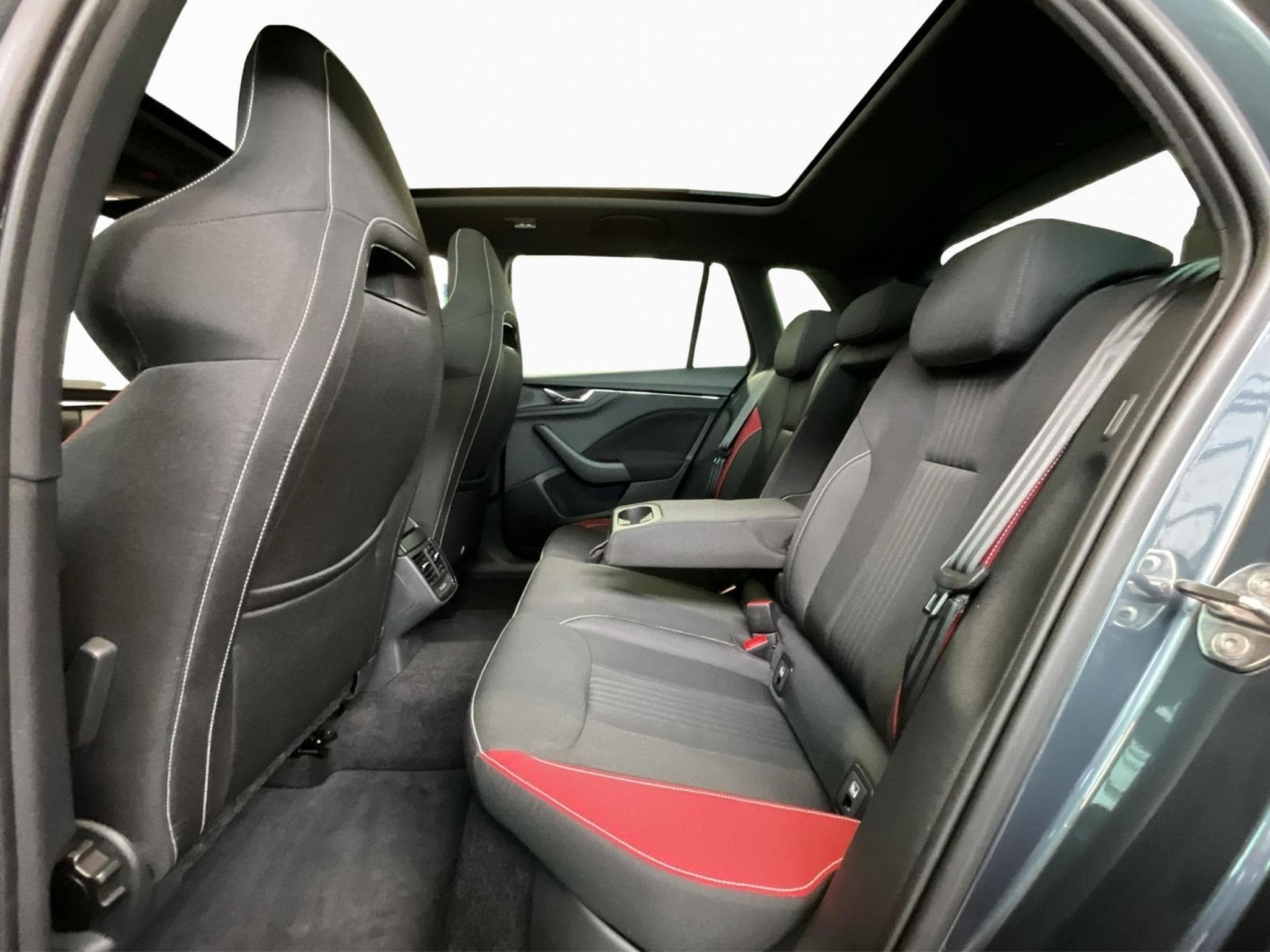 Skoda Kamiq Monte-Carlo+DSG+Kessy+AHK+Navi+LED (2021) - Foto 16
