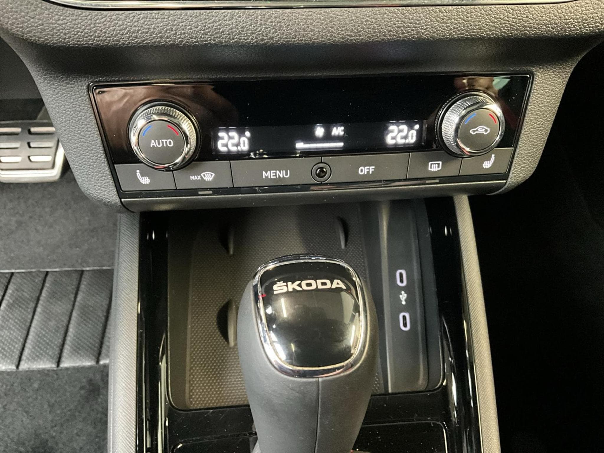 Skoda Kamiq Monte-Carlo+DSG+Kessy+AHK+Navi+LED (2021) - Foto 21