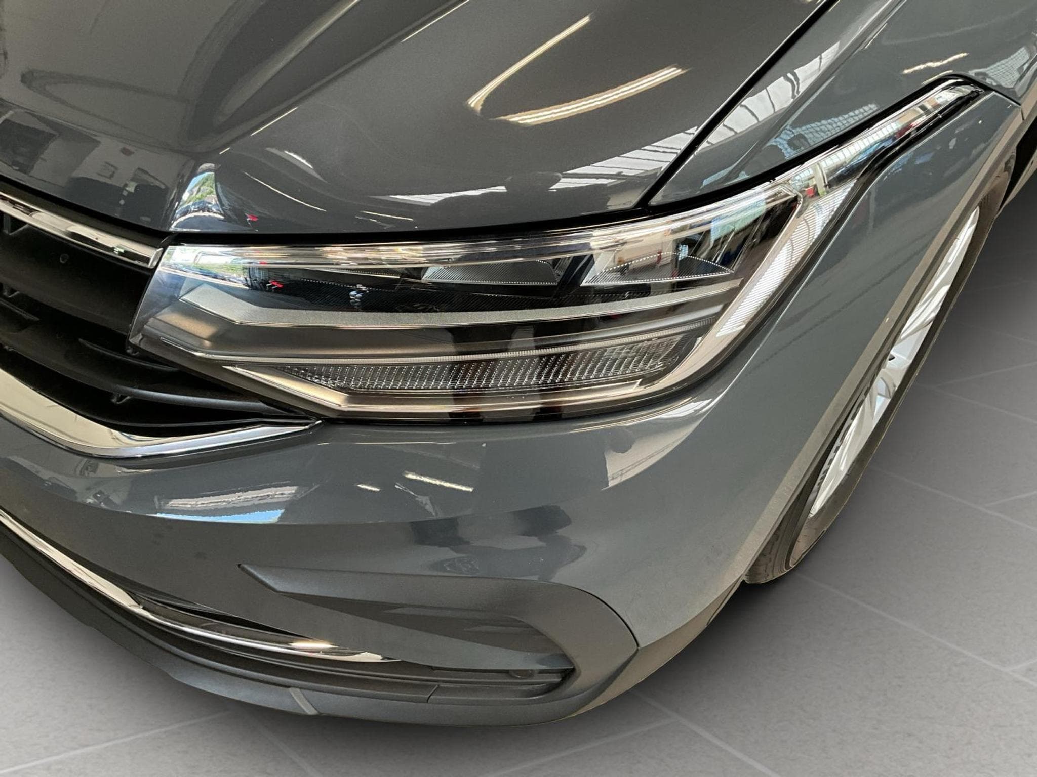 VW Tiguan Life+DSG+LED+NAVI+AHK+Acc (2023) - Foto 17