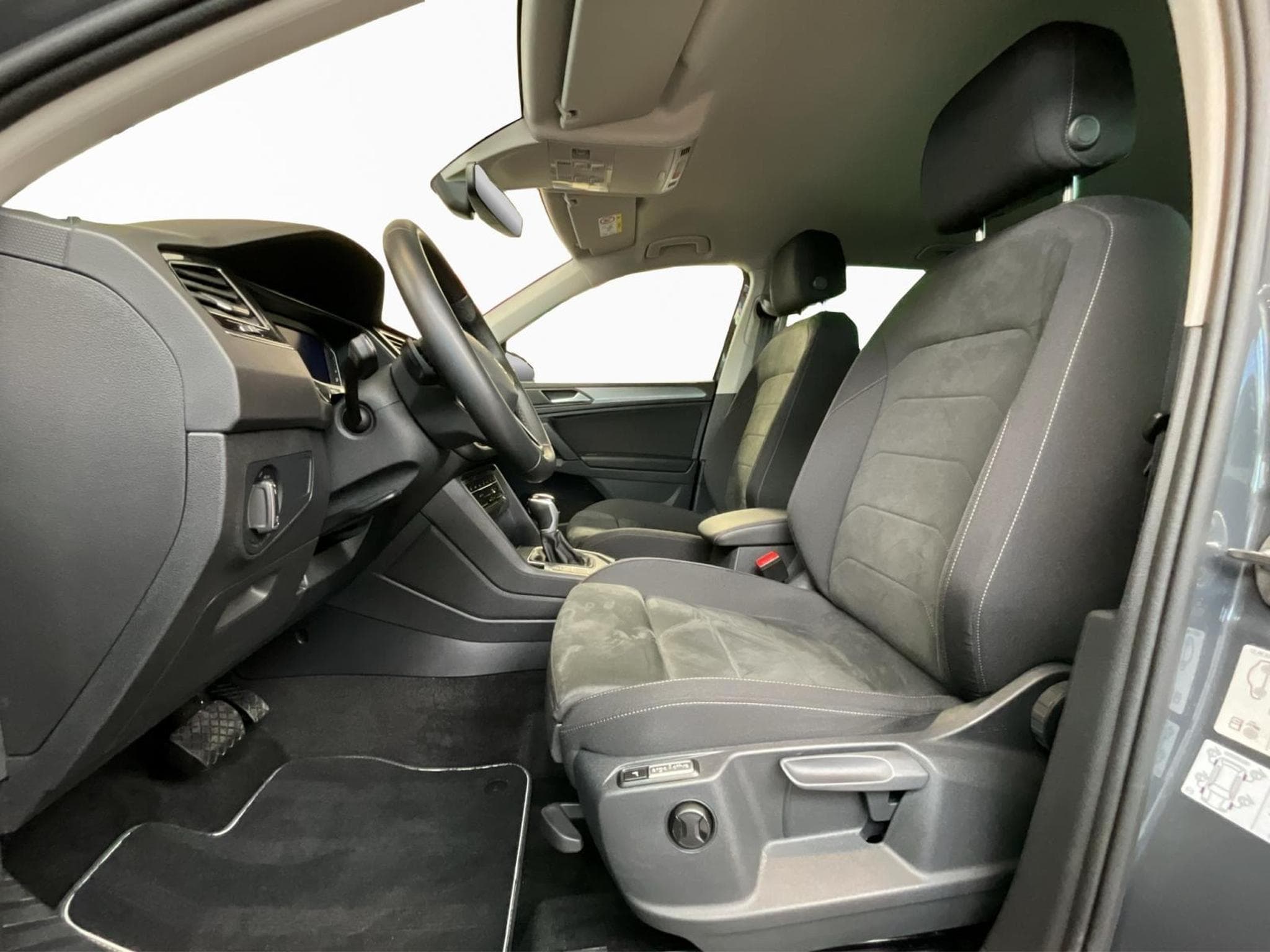 VW Tiguan Life+DSG+LED+NAVI+AHK+Acc (2023) - Foto 9