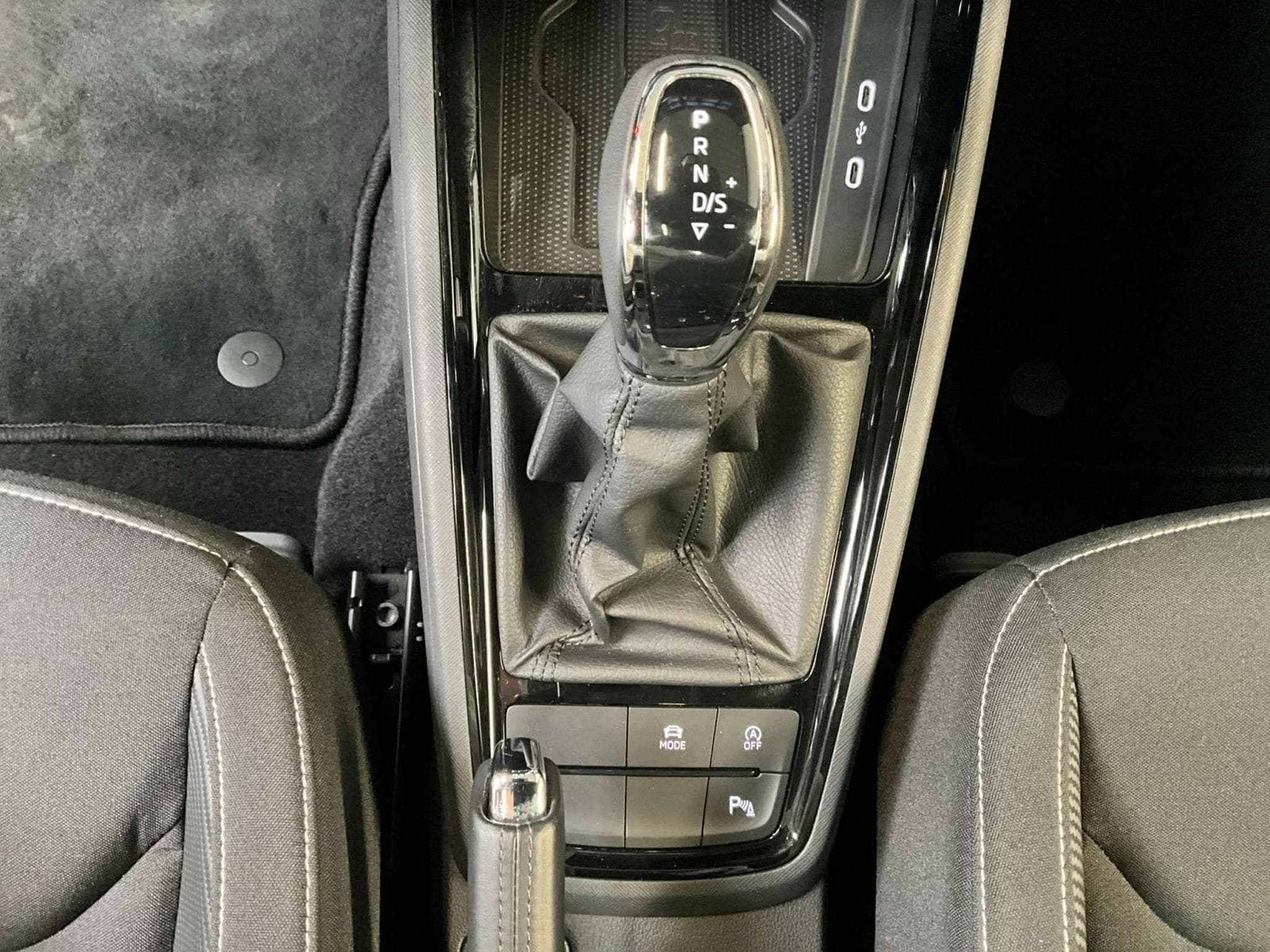 Skoda Kamiq Monte-Carlo+DSG+LM18+P.Drive+P.Sécurity (2025) - Foto 12