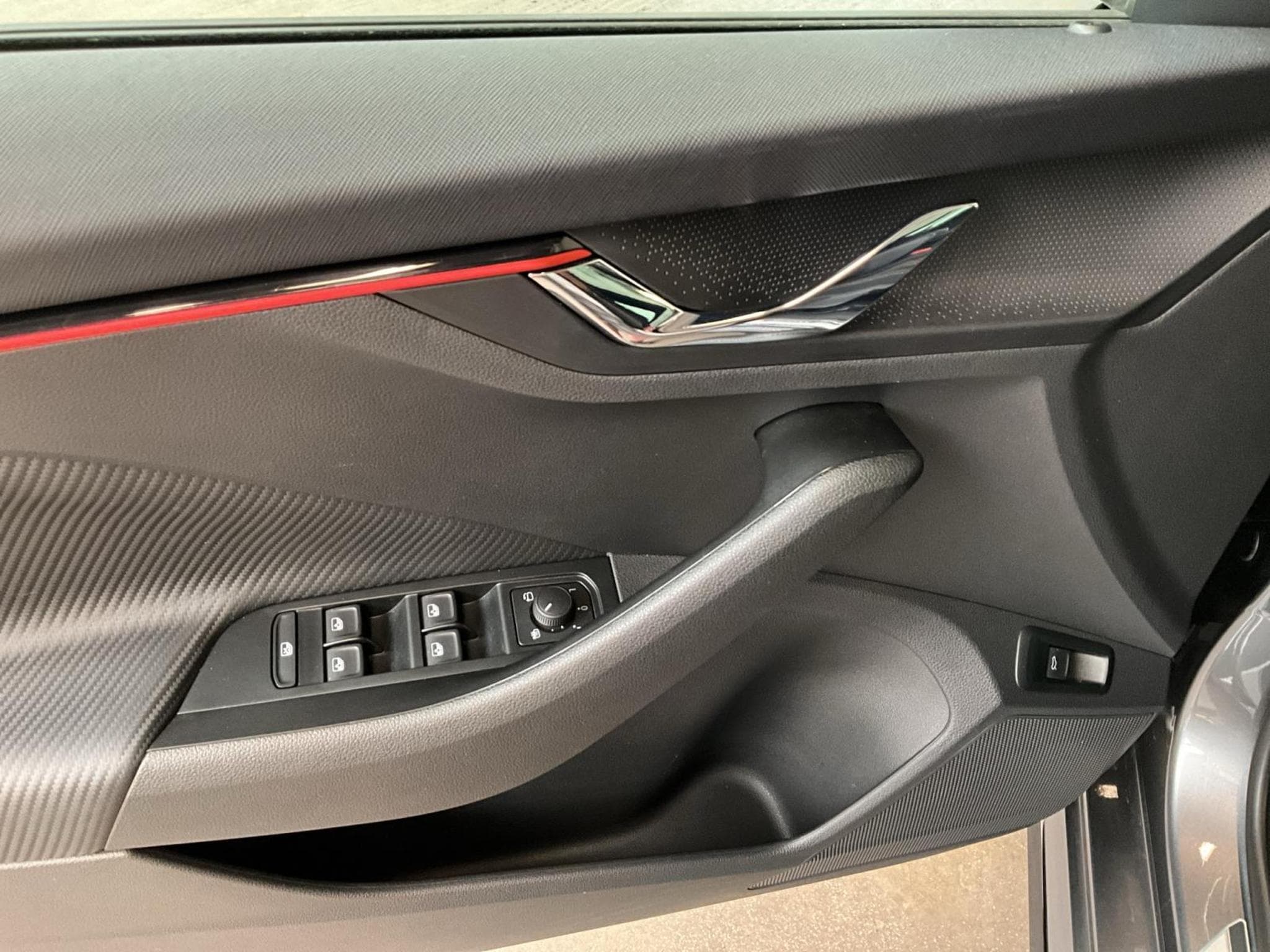 Skoda Kamiq Monte-Carlo+DSG+LM18+P.Drive+P.Sécurity (2025) - Foto 14