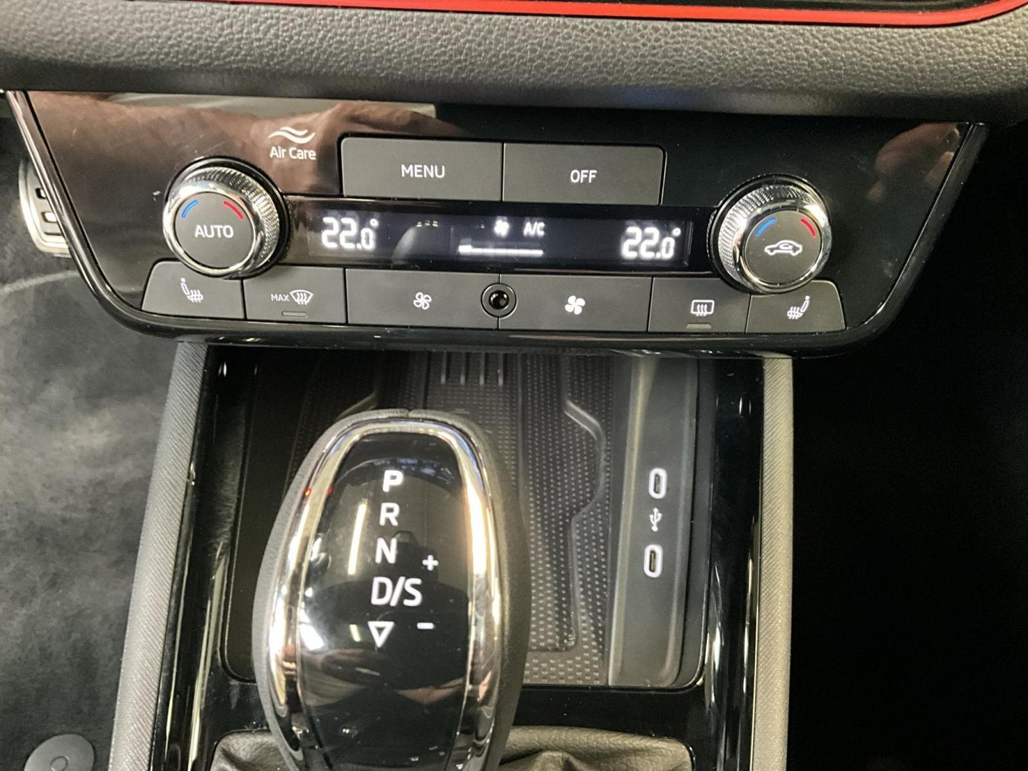 Skoda Kamiq Monte-Carlo+DSG+LM18+P.Drive+P.Sécurity (2025) - Foto 21