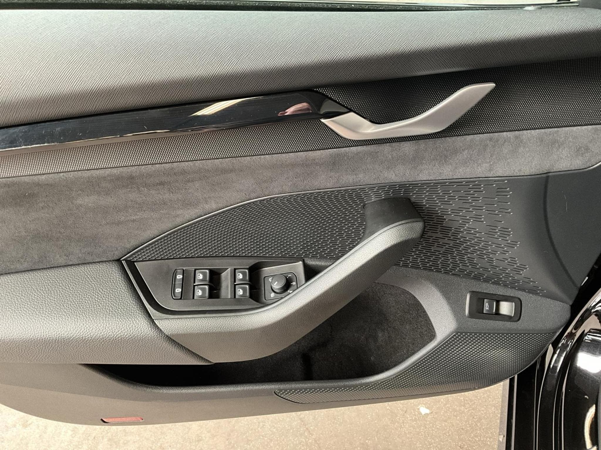 Skoda Octavia RS+DSG+LED+NAVI+DAB+LM19+Pano+360° (2025) - Foto 14