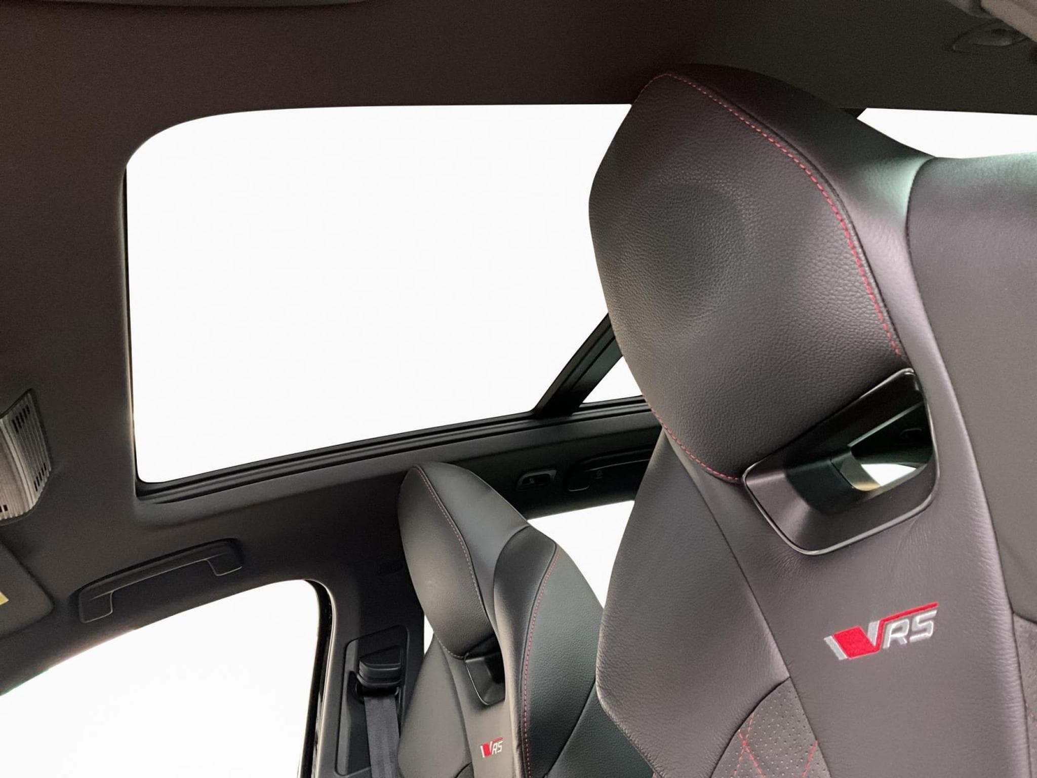 Skoda Octavia RS+DSG+LED+NAVI+DAB+LM19+Pano+360° (2025) - Foto 15