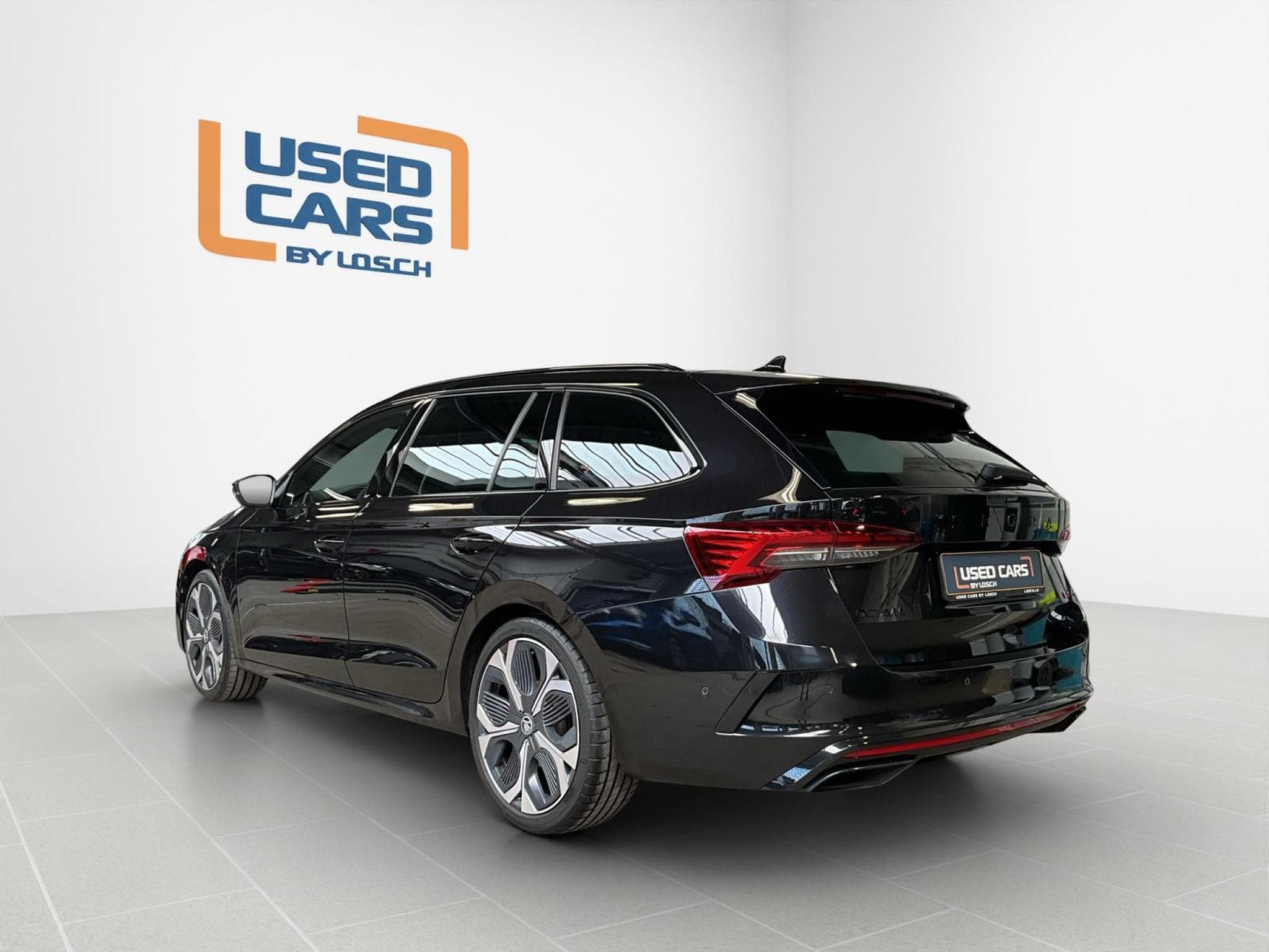 Skoda Octavia RS+DSG+LED+NAVI+DAB+LM19+Pano+360° (2025) - Foto 5