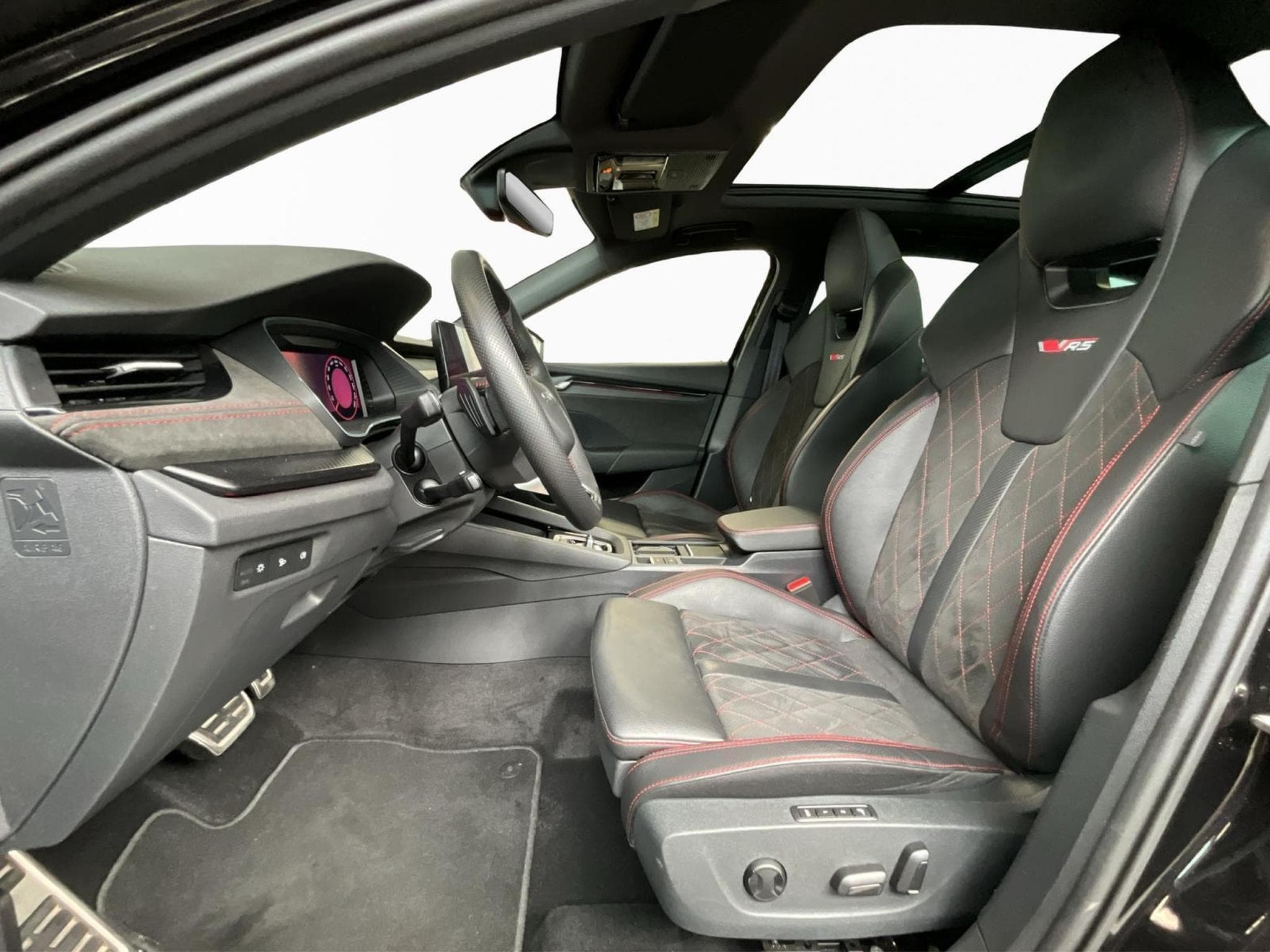 Skoda Octavia RS+DSG+LED+NAVI+DAB+LM19+Pano+360° (2025) - Foto 9