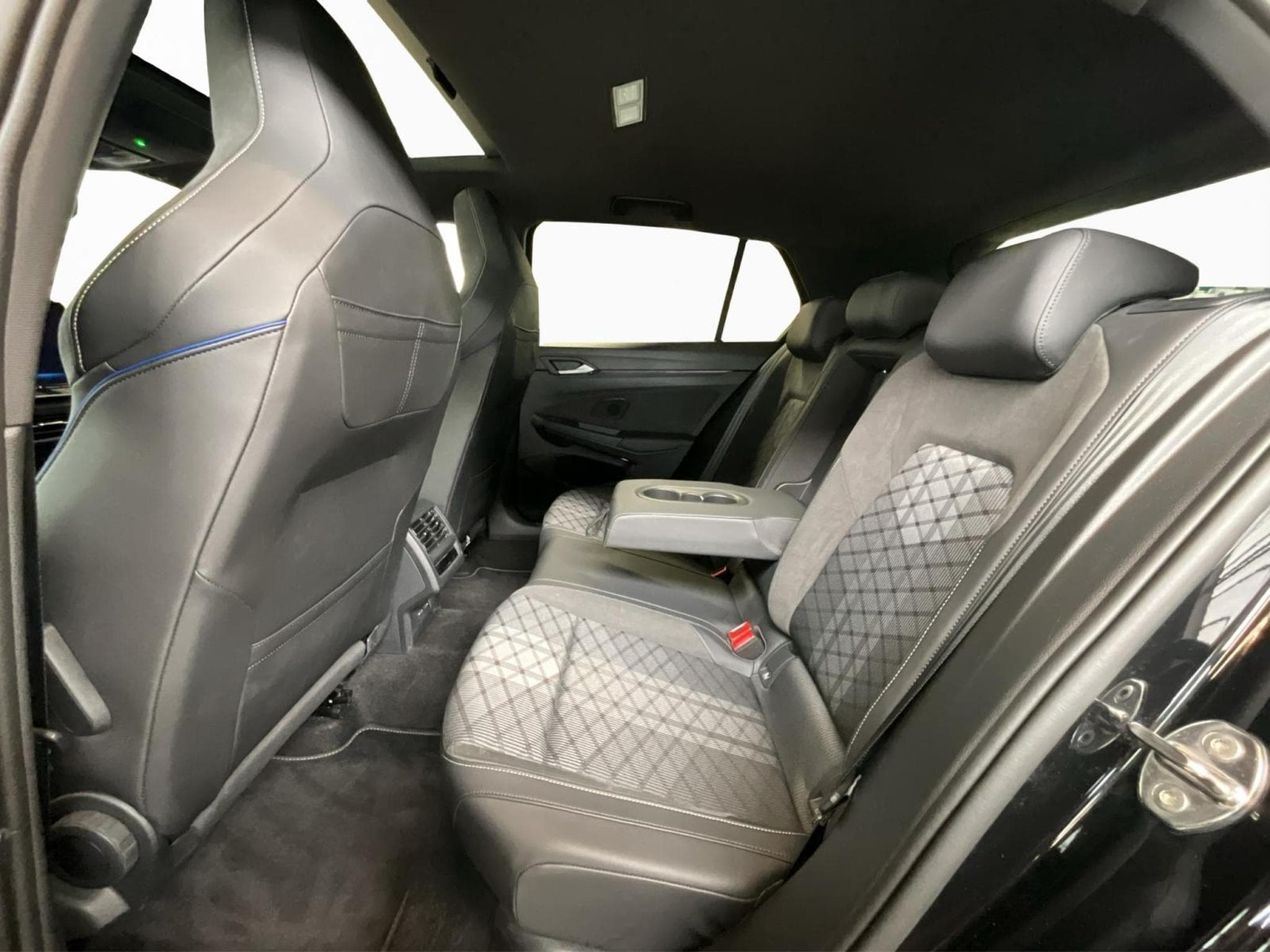 VW Golf R-line+DSG+TDI+P.Assi.+LM18+P.Tech.+Pano (2025) - Foto 16