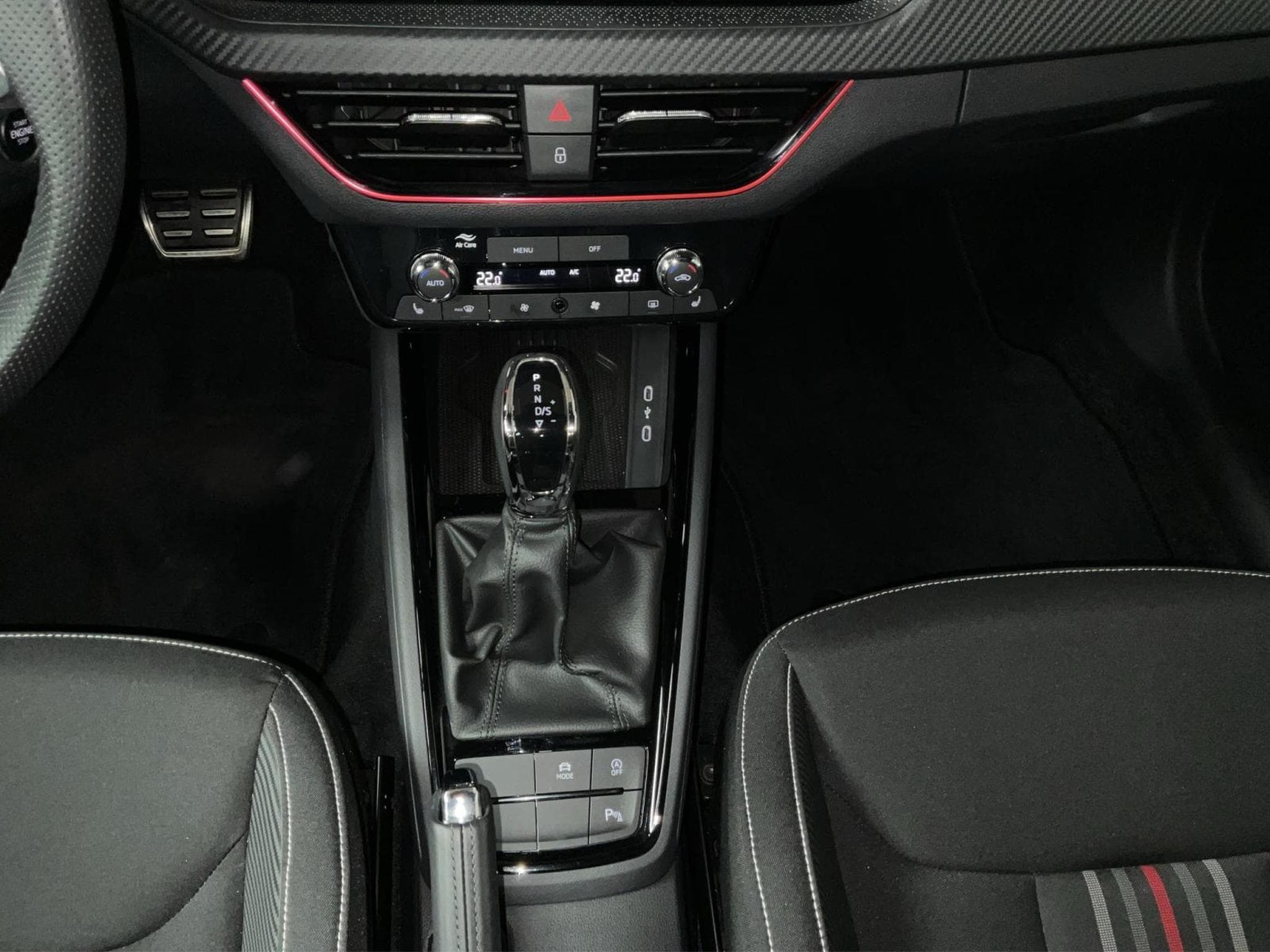 Skoda Kamiq Monte-Carlo+DSG+Led+Pano+Navi+DAB+ (2025) - Foto 12