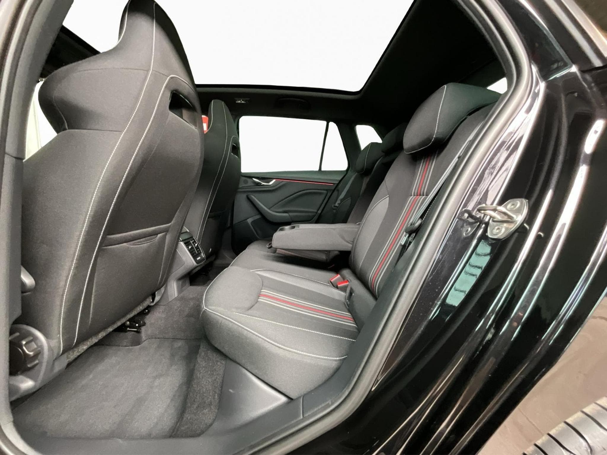 Skoda Kamiq Monte-Carlo+DSG+Led+Pano+Navi+DAB+ (2025) - Foto 16