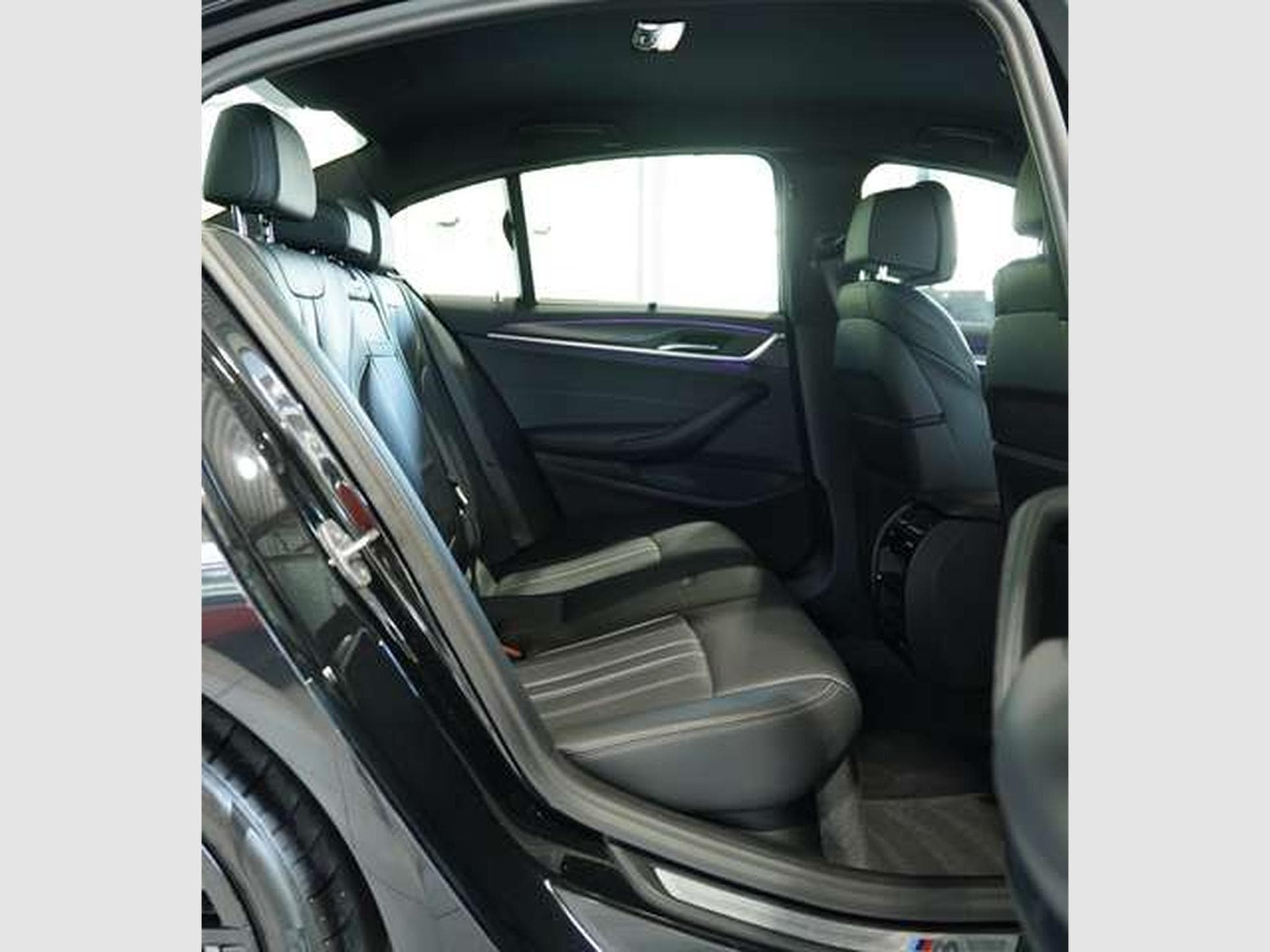 BMW 540 i xDrive Limousine M Sport 2.H *Memory *ACC (2022) - Foto 17