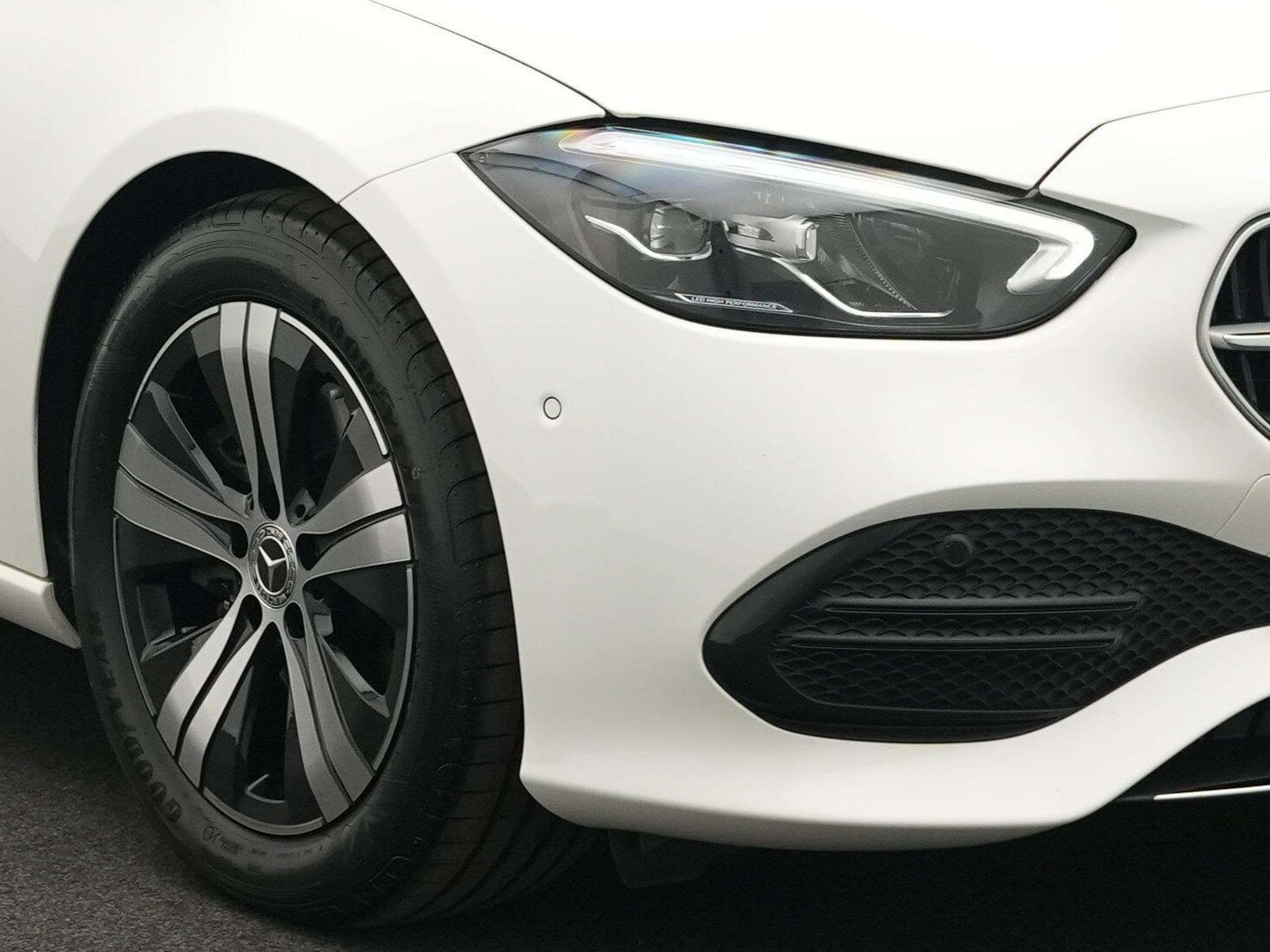 Mercedes C 200 d T Avantgarde LED+Kamera+AHK+EasyPack (2025) - Foto 9