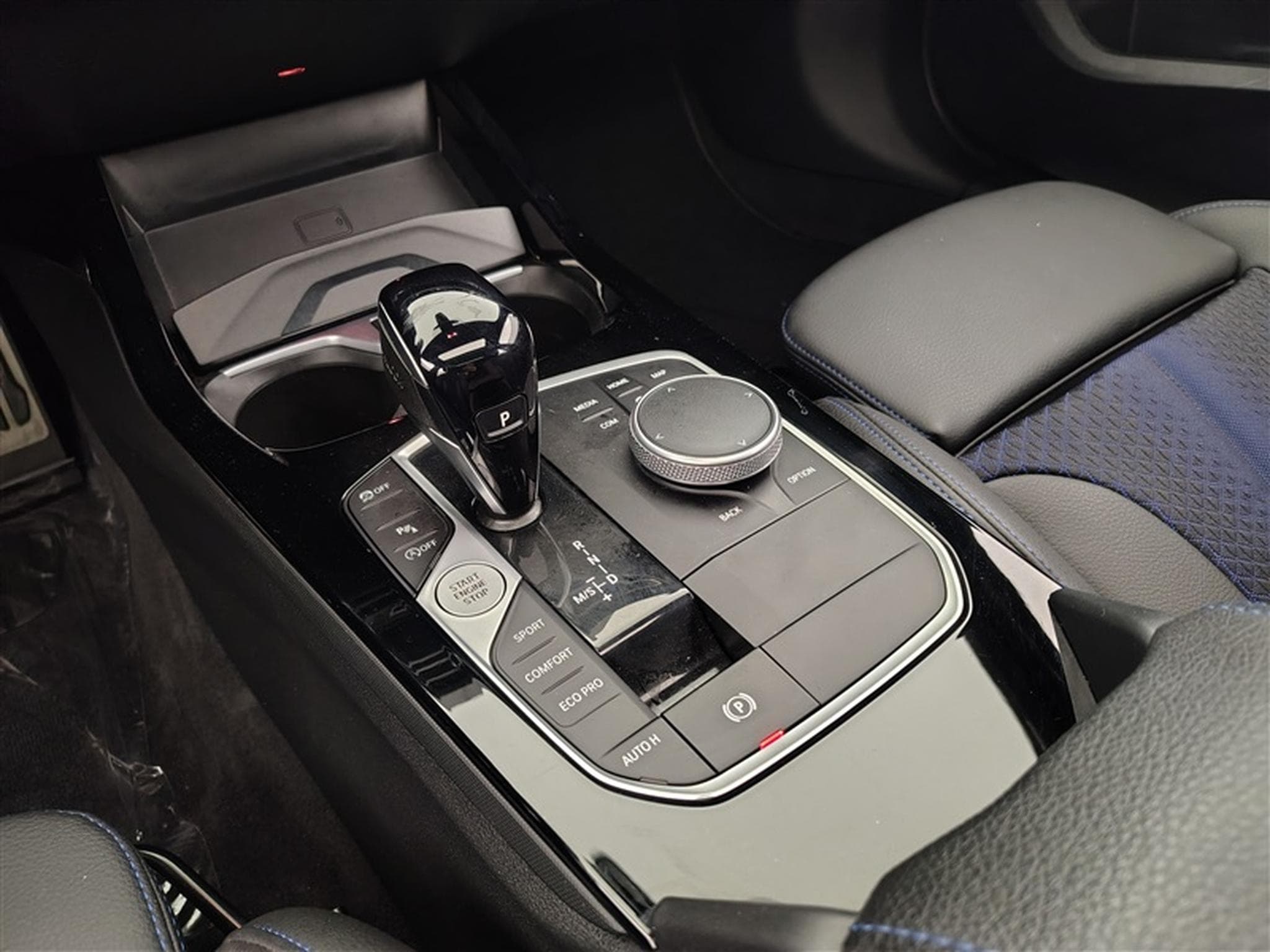 BMW 118 118iA Pack M NAVI / CARPLAY / CAMERA / TO PANO (2024) - Photo 12