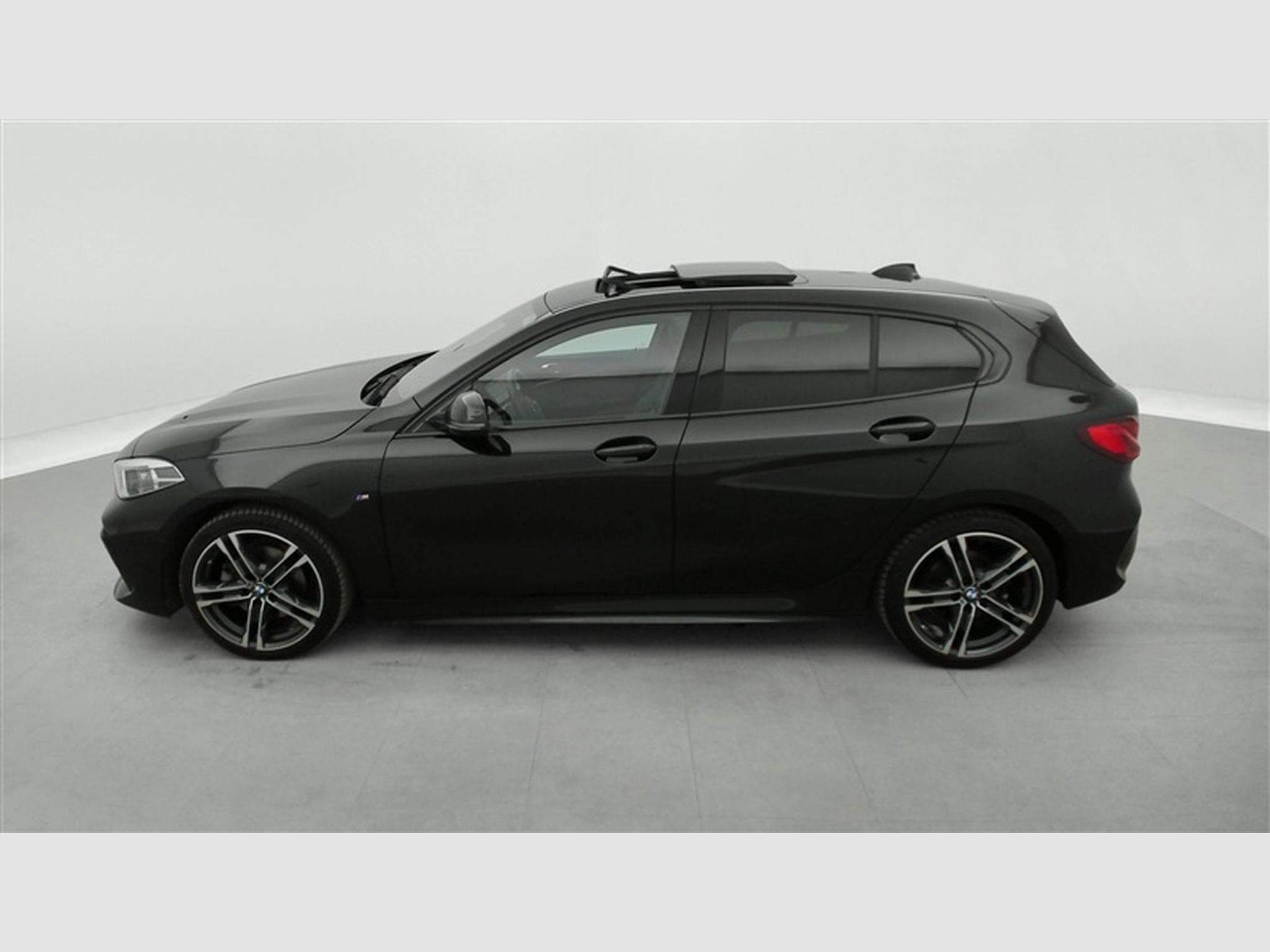 BMW 118 118iA Pack M NAVI / CARPLAY / CAMERA / TO PANO (2024) - Photo 3