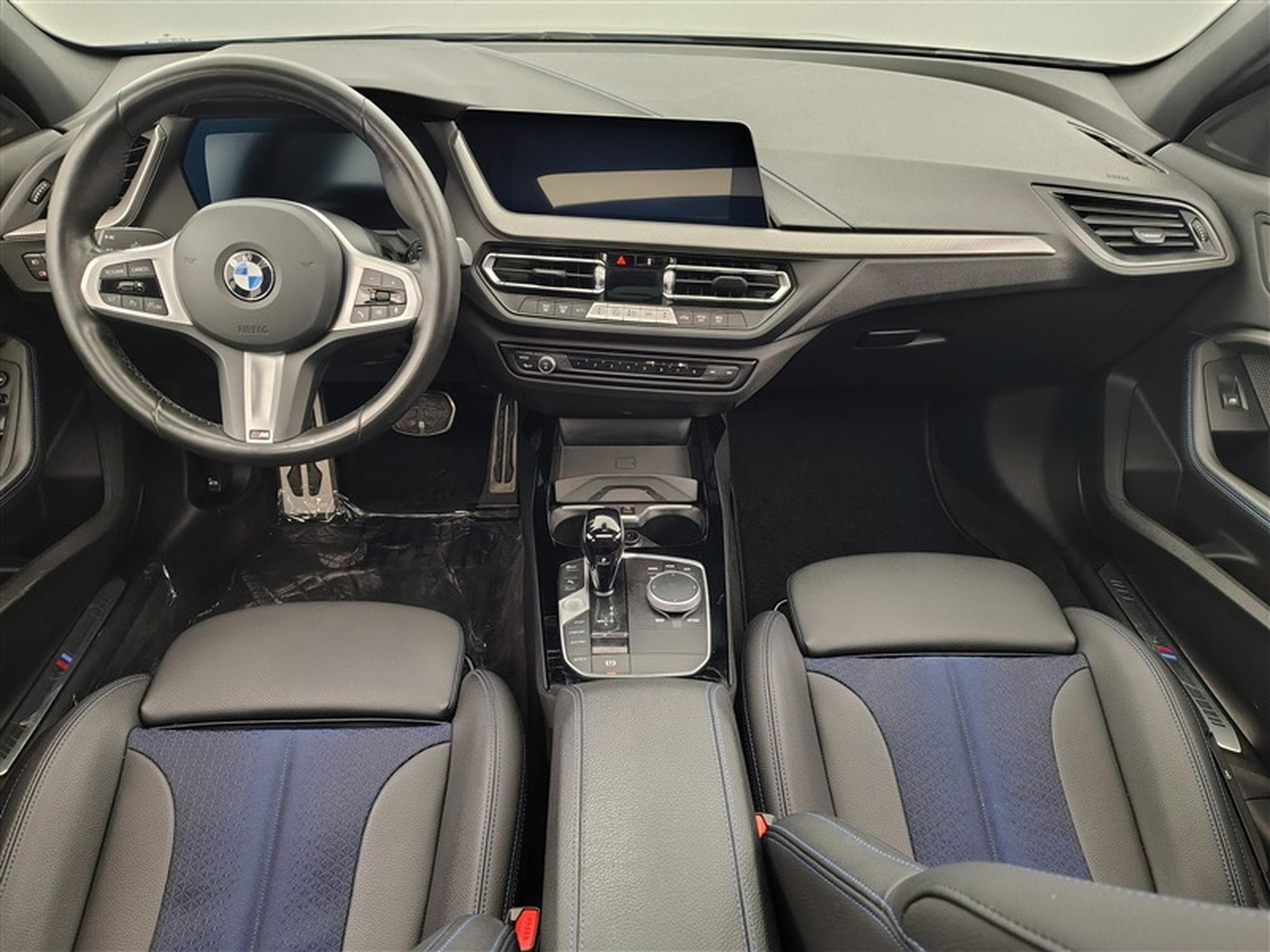 BMW 118 118iA Pack M NAVI / CARPLAY / CAMERA / TO PANO (2024) - Photo 8