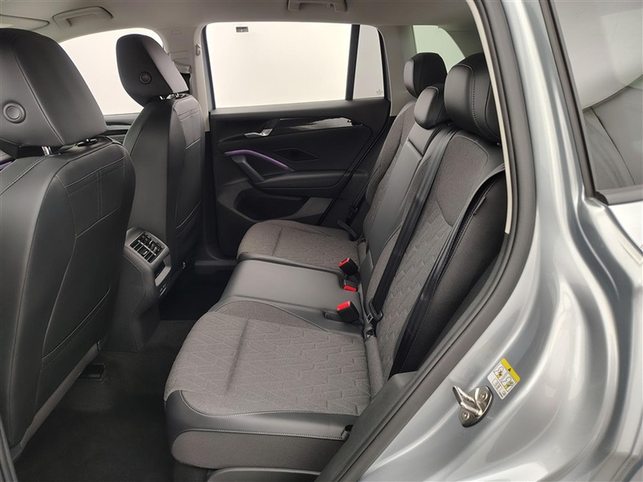 VW Tiguan 1.5 eTSI mHEV ACT Life United OPF DSG (2025) - Photo 13