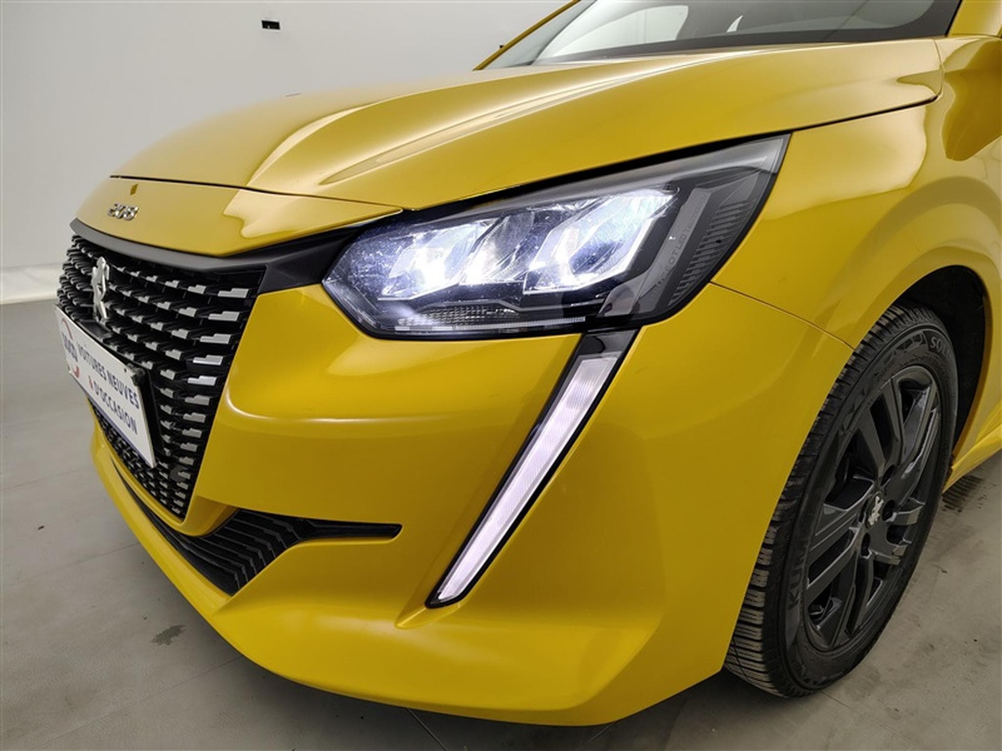 Peugeot 208 1.2i PureTech 100Cv EAT8 Style NAVI / FULL LED / PDC (2023) - Foto 15