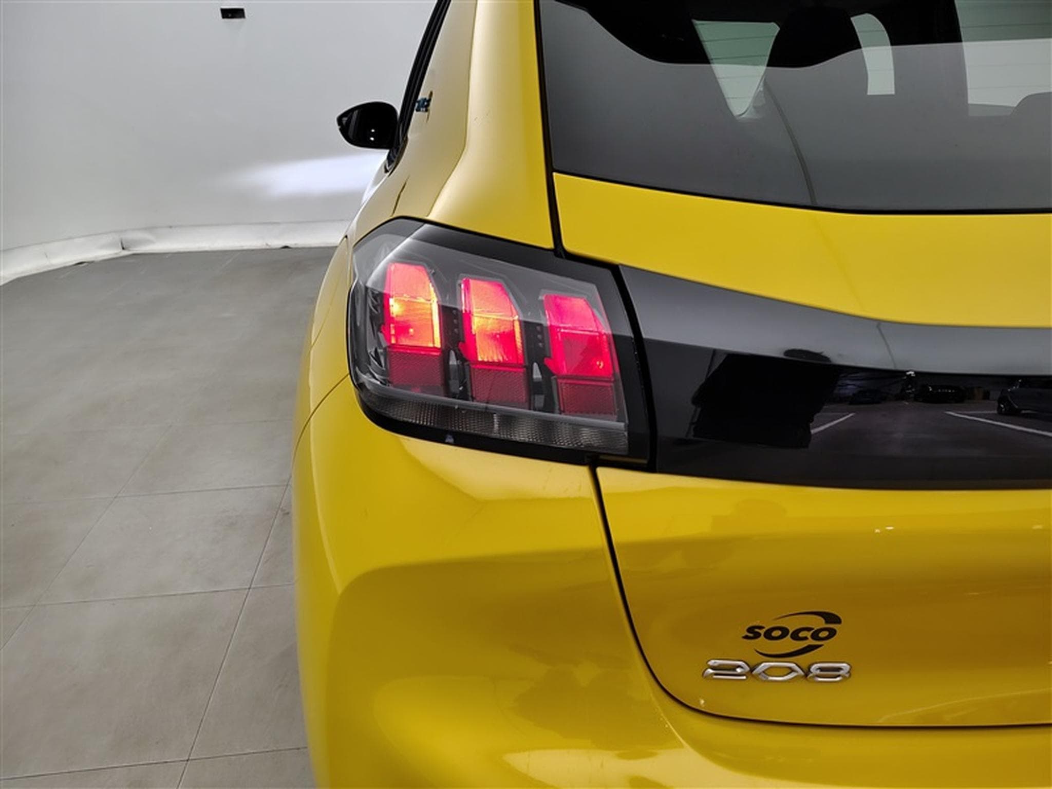 Peugeot 208 1.2i PureTech 100Cv EAT8 Style NAVI / FULL LED / PDC (2023) - Foto 16