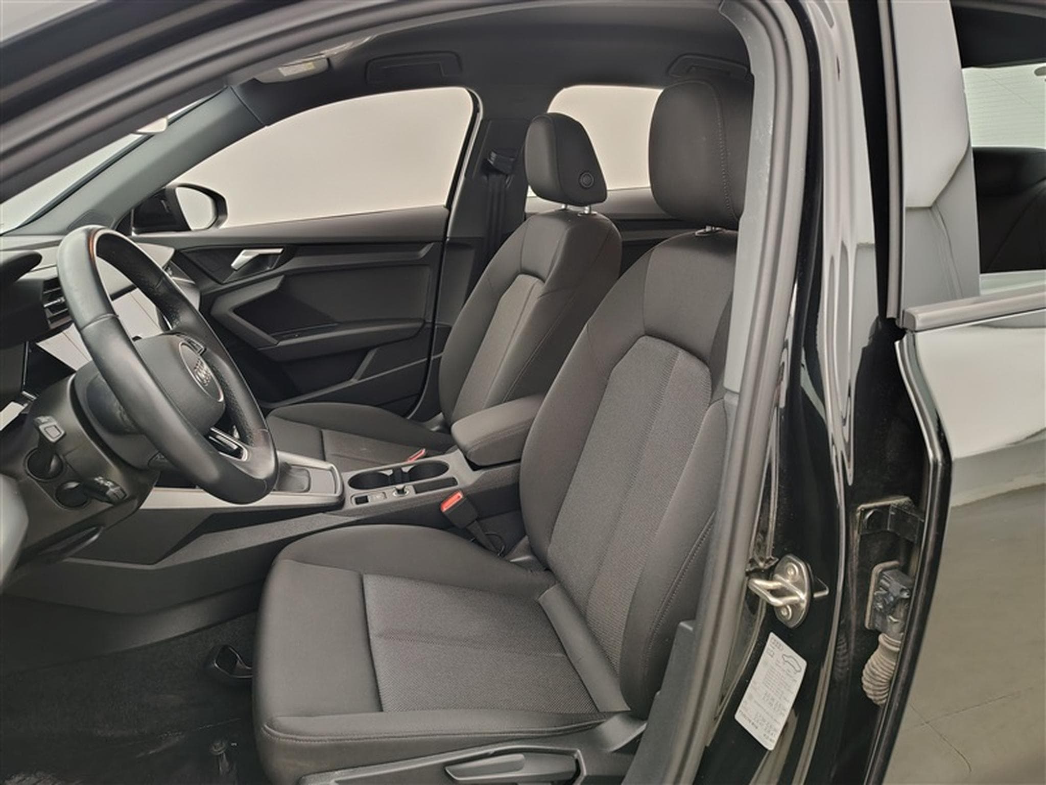 Audi A3 30 TDi  Navi Cockpit / Led / PDC (2023) - Photo 7