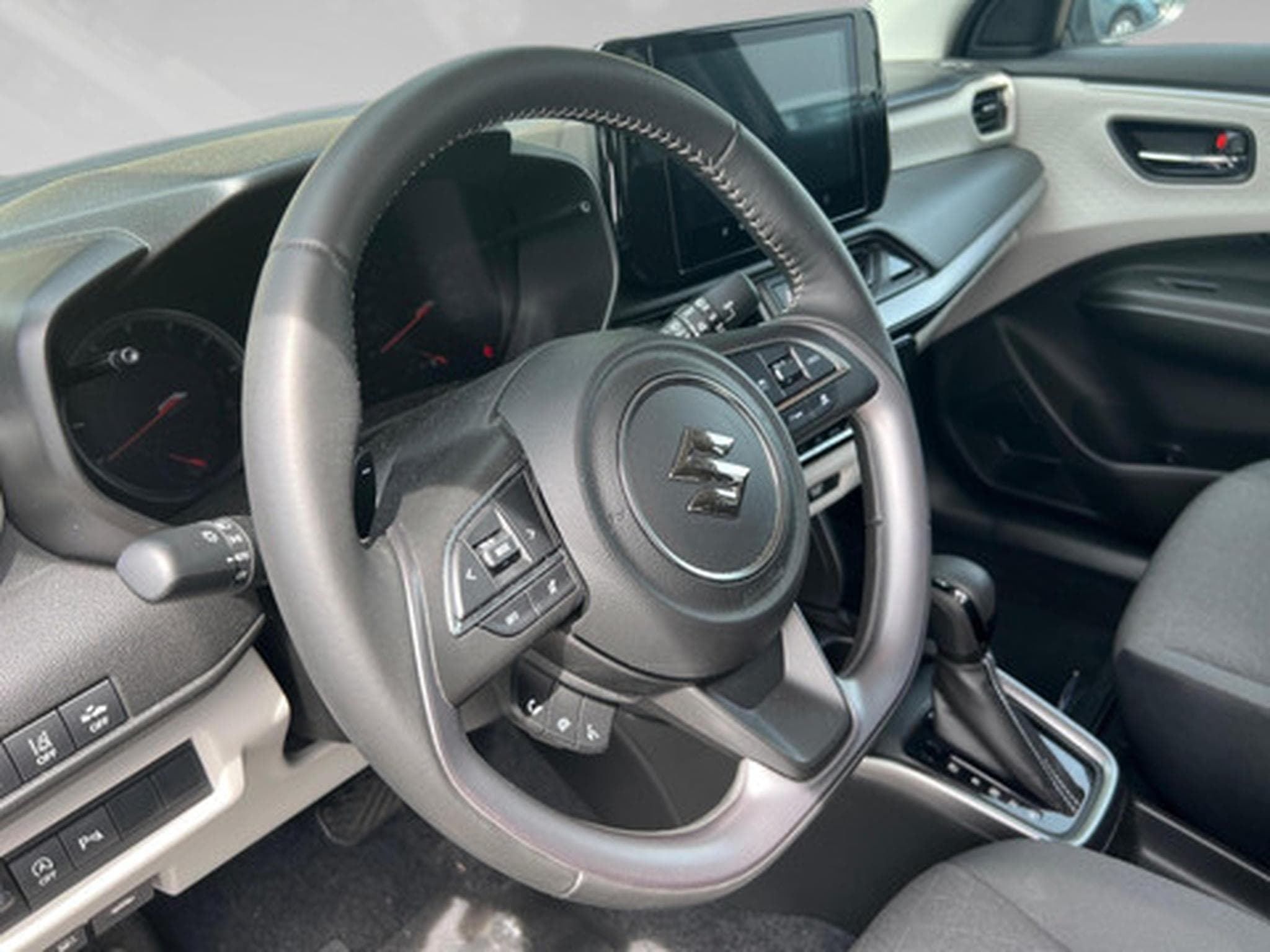 Suzuki Swift 1.2 Grand Luxe + CVT (2024) - Foto 6