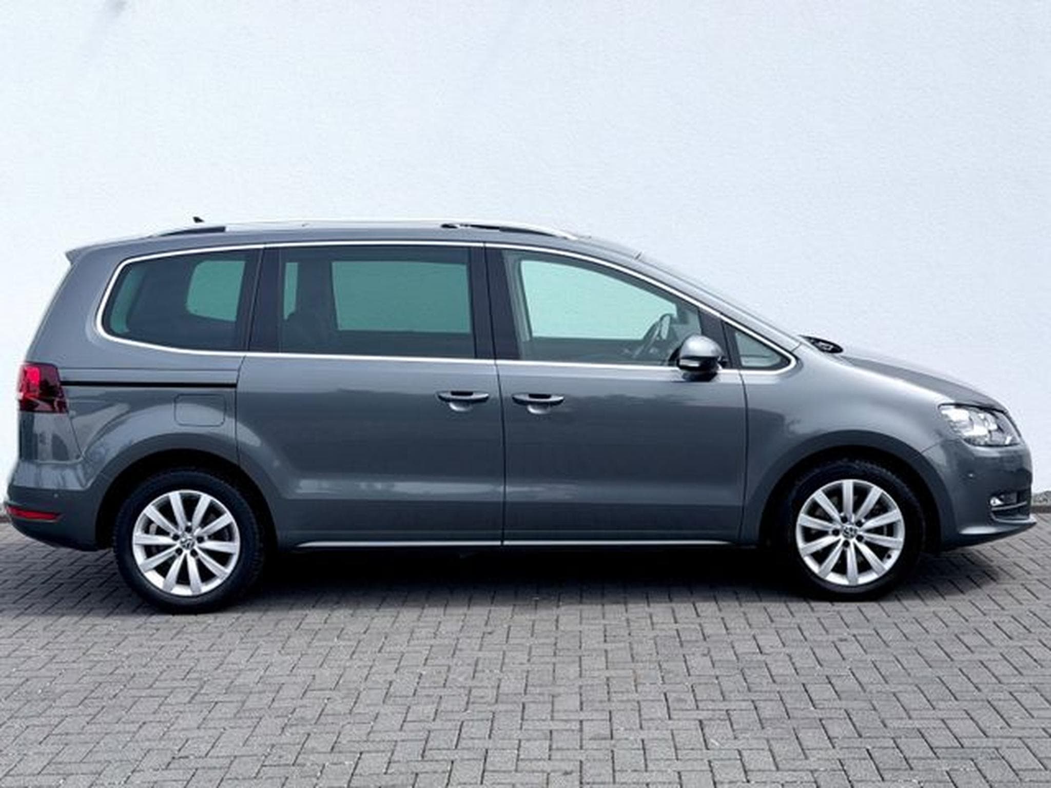 VW Sharan Sharan Highline 1.4 TSI DSG 7.SITZER/ACC/CAM/AHK (2020) - Foto 4