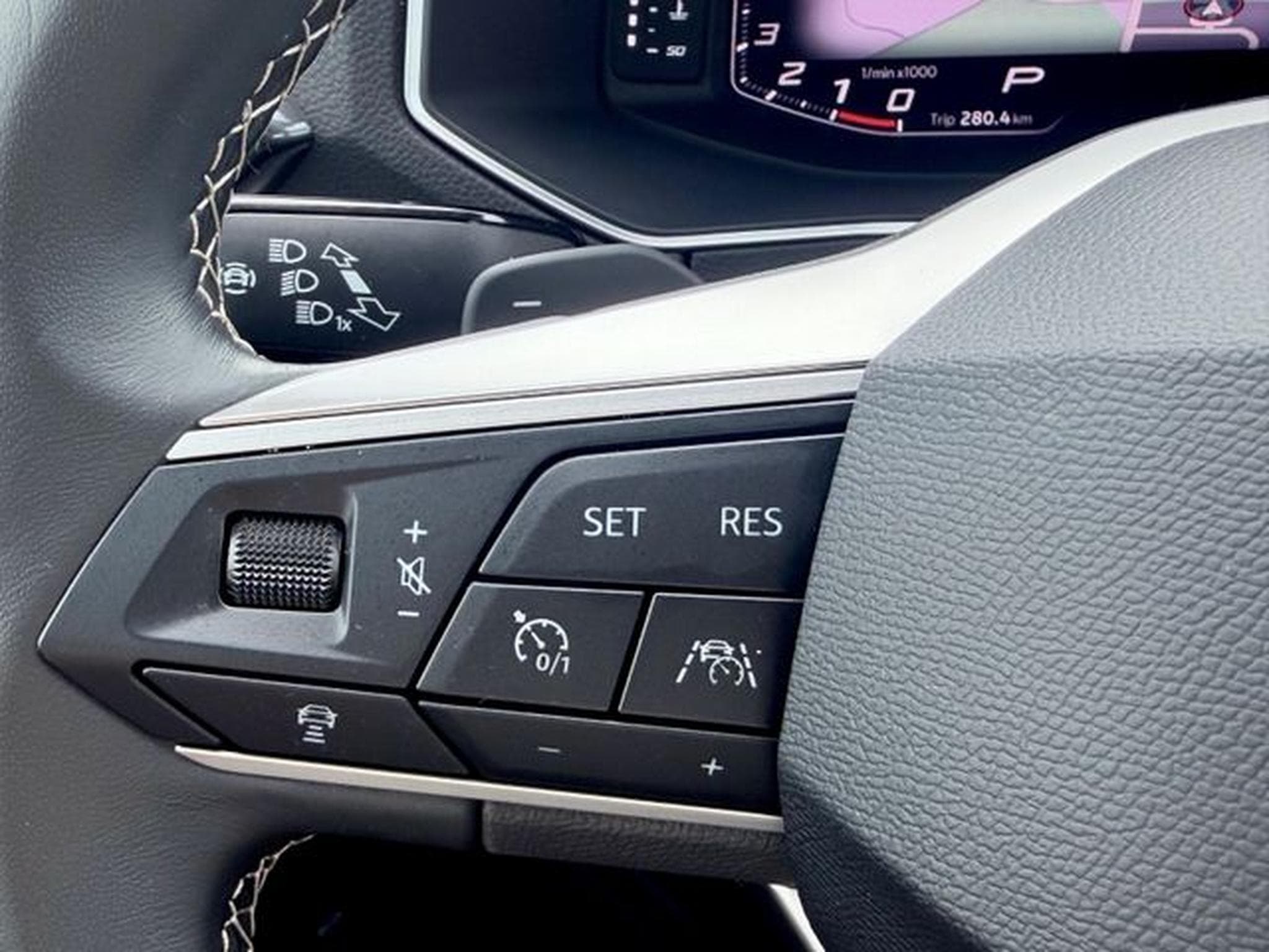 Seat Tarraco Tarraco Xperience 1.5 TSI DSG 7.SITZER /1.HAND/ (2024) - Foto 17