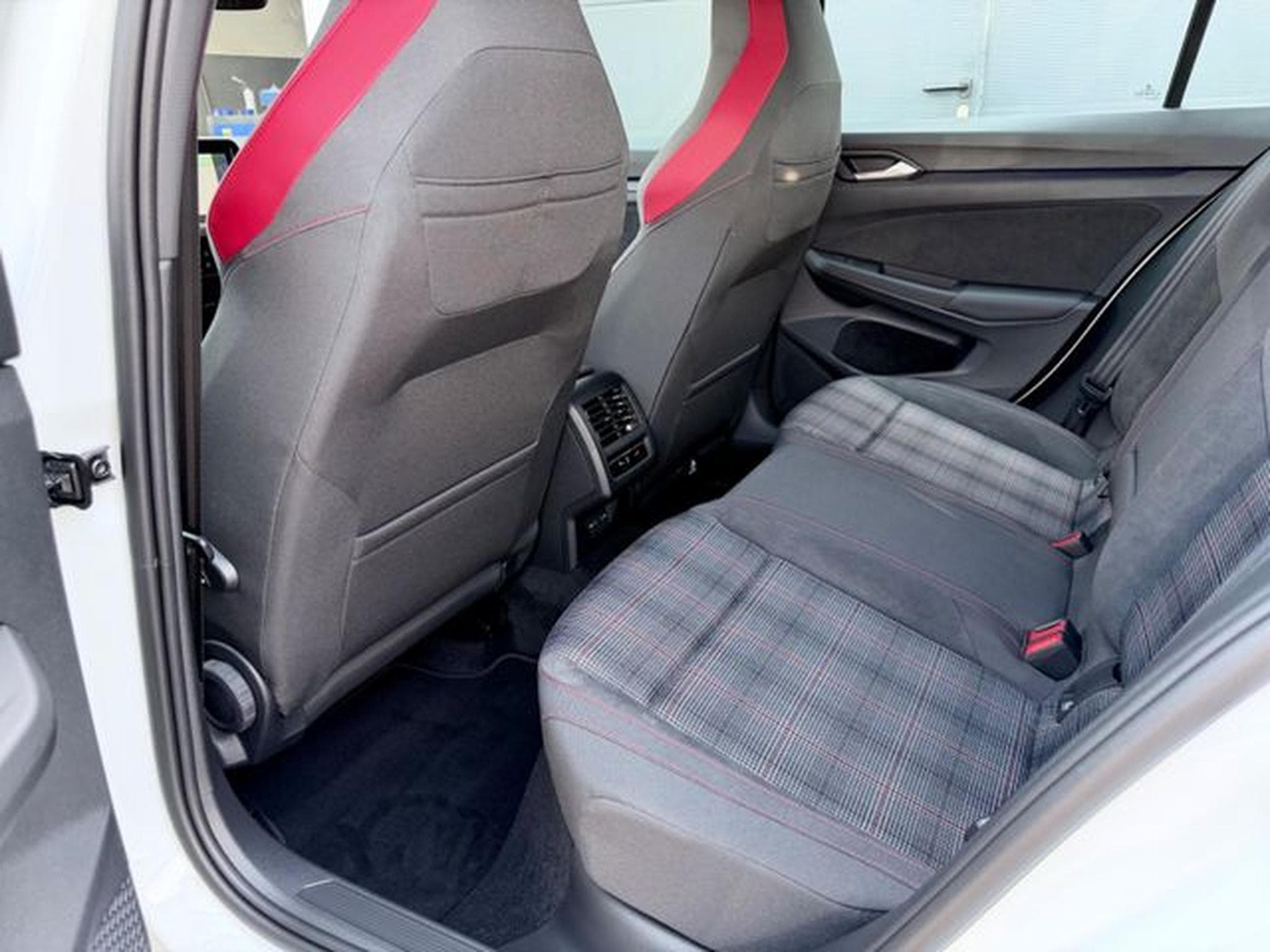 VW Golf Golf 8 Lim. GTI /NAVI/LED/PDC/1.HAND/GARANTIE/ (2024) - Photo 14