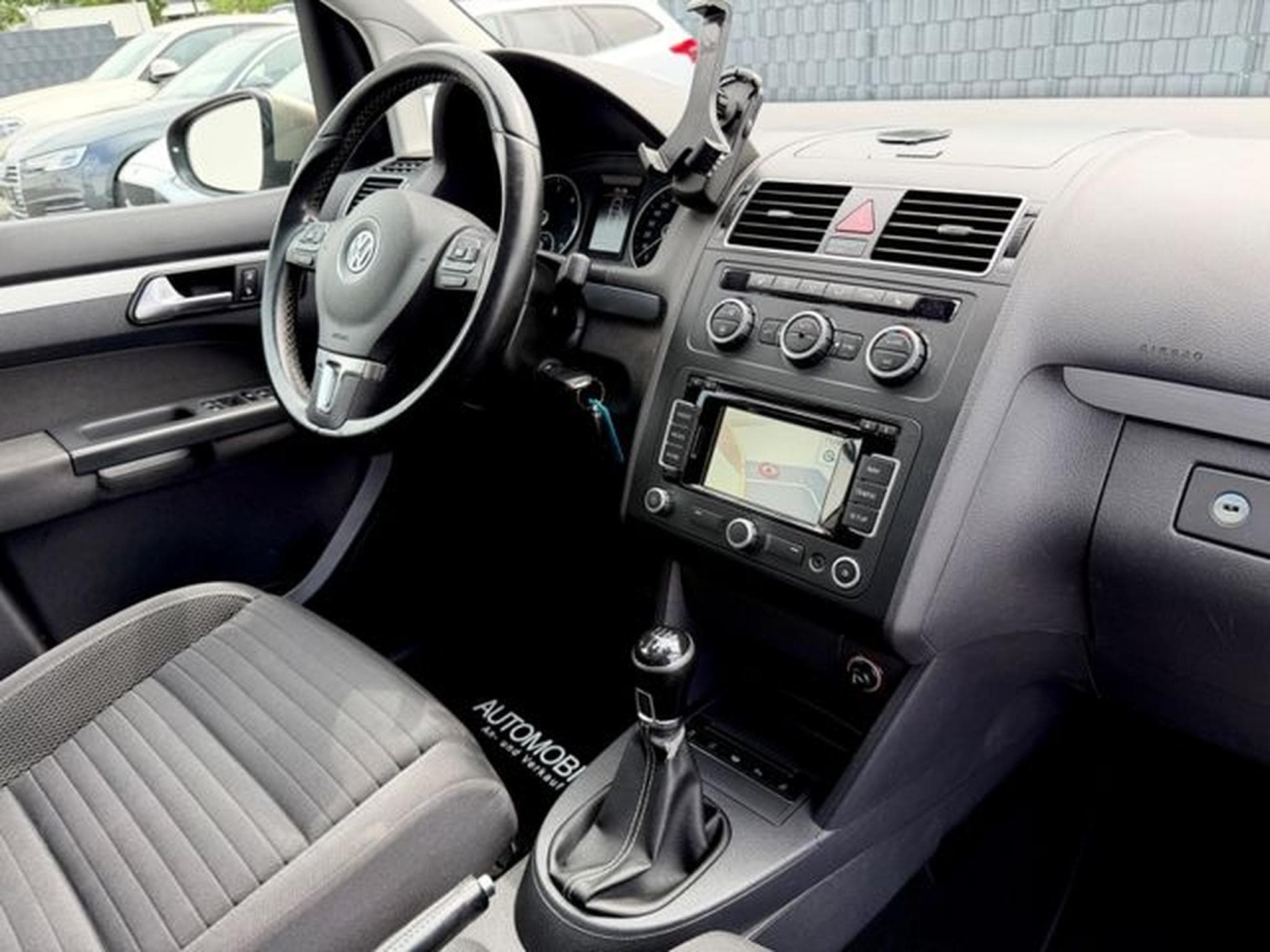 VW Touran Touran Cup 2.0 TDI /7.SITZER/NAVI/PANO/PDC/ (2015) - Photo 11