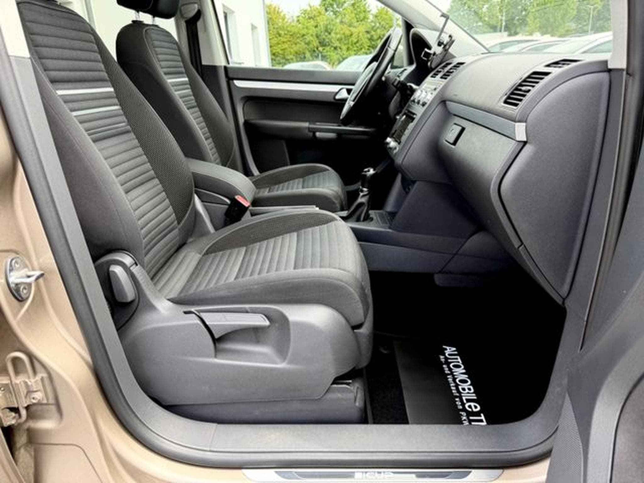 VW Touran Touran Cup 2.0 TDI /7.SITZER/NAVI/PANO/PDC/ (2015) - Photo 12