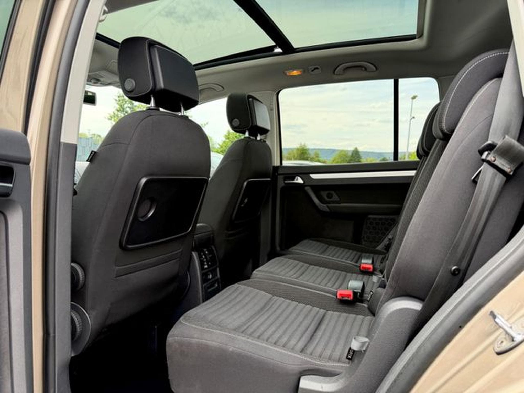 VW Touran Touran Cup 2.0 TDI /7.SITZER/NAVI/PANO/PDC/ (2015) - Photo 13