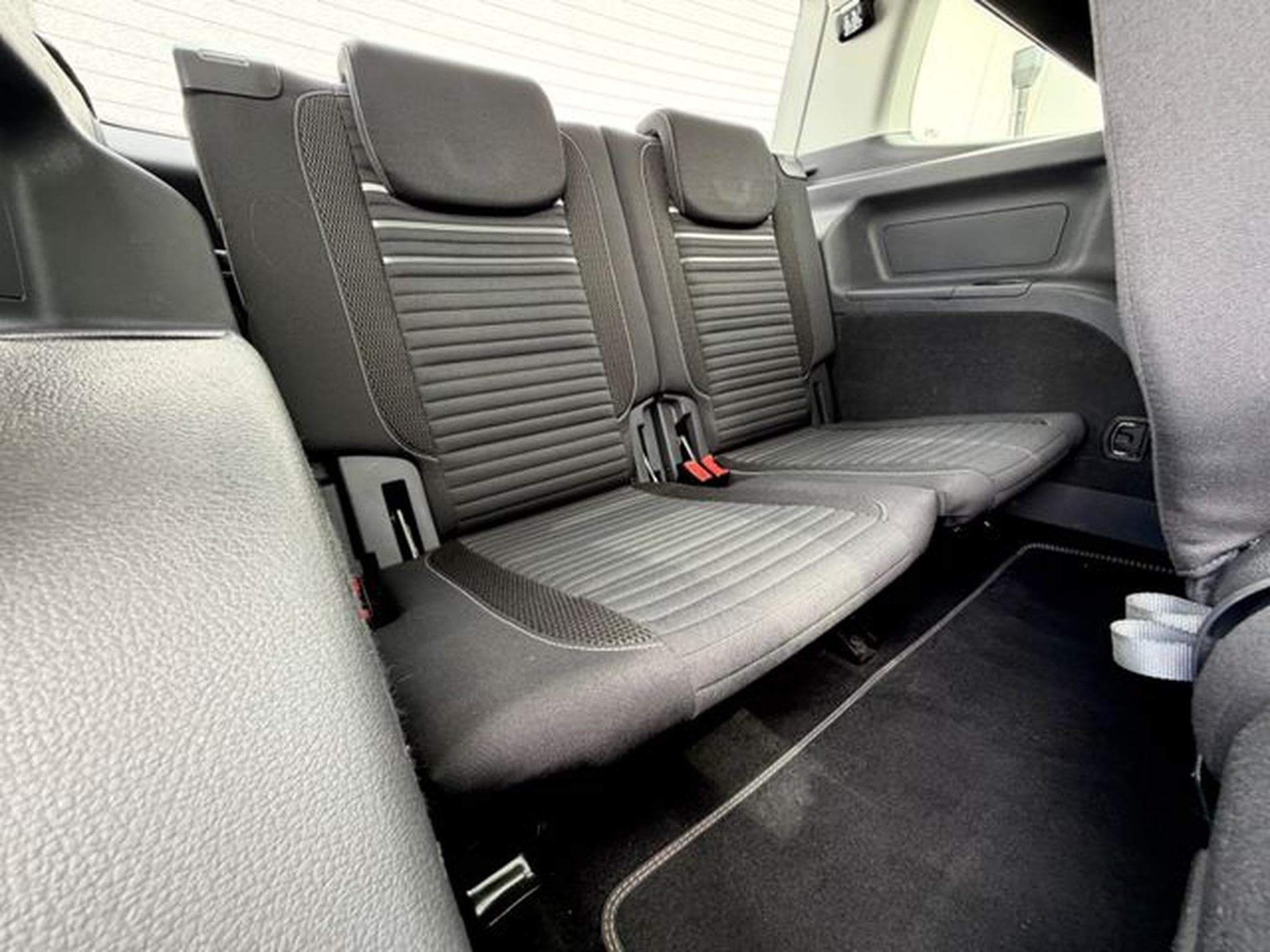 VW Touran Touran Cup 2.0 TDI /7.SITZER/NAVI/PANO/PDC/ (2015) - Photo 14