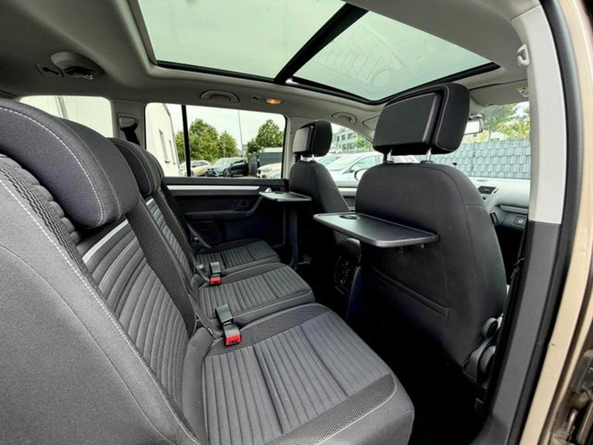 VW Touran Touran Cup 2.0 TDI /7.SITZER/NAVI/PANO/PDC/ (2015) - Photo 15