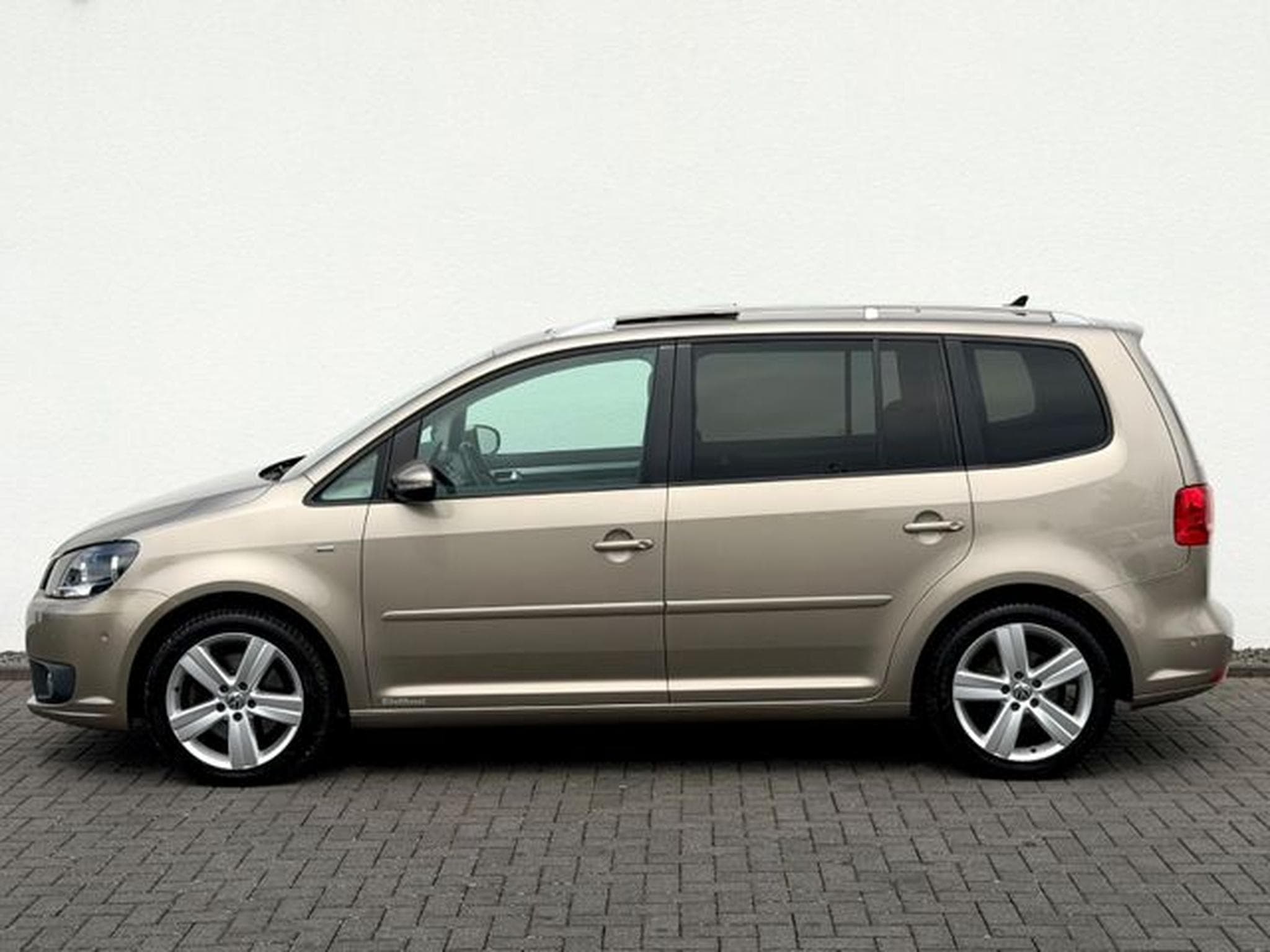 VW Touran Touran Cup 2.0 TDI /7.SITZER/NAVI/PANO/PDC/ (2015) - Photo 8