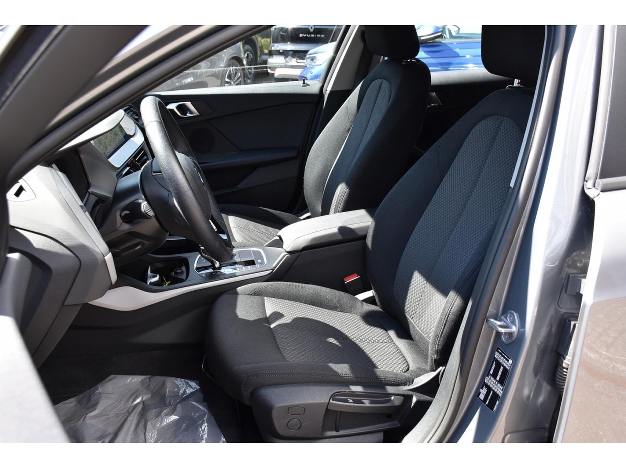BMW 118 iA REGUL GPS CAM PARK LED 1° MAIN (2023) - Foto 6