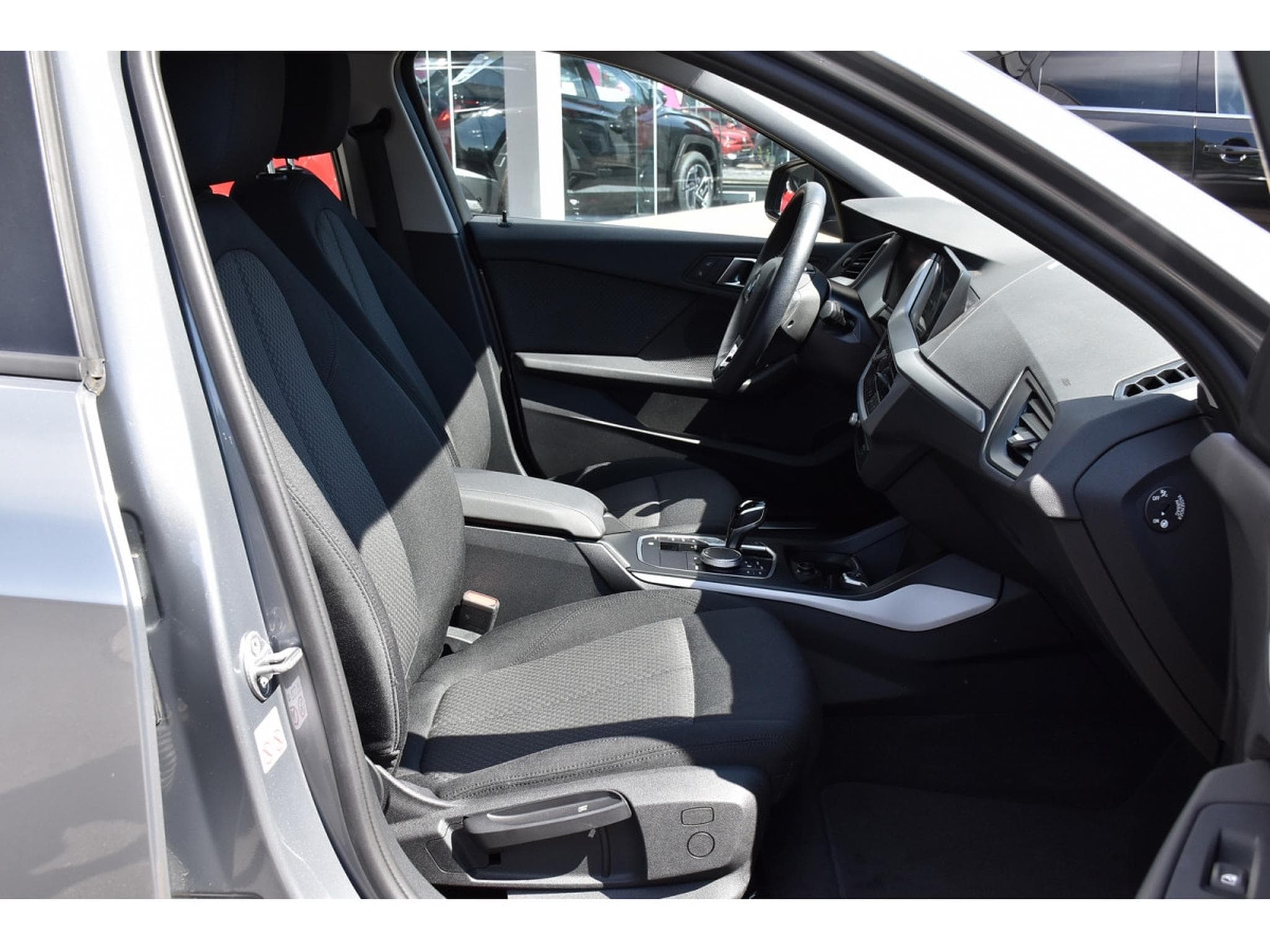 BMW 118 iA REGUL GPS CAM PARK LED 1° MAIN (2023) - Foto 7