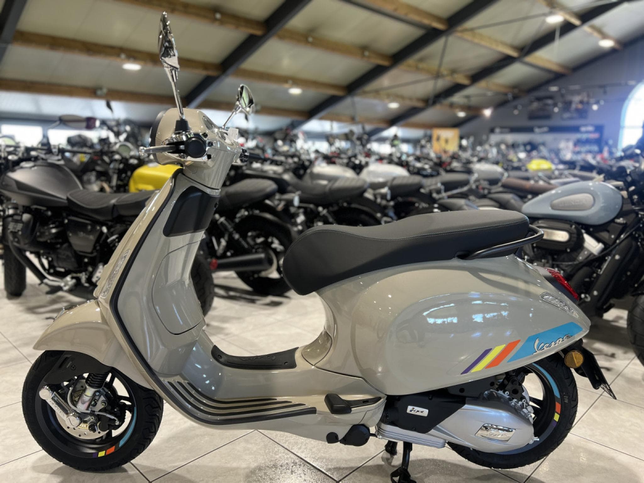 Vespa Primavera S beige (2026) - Photo 4