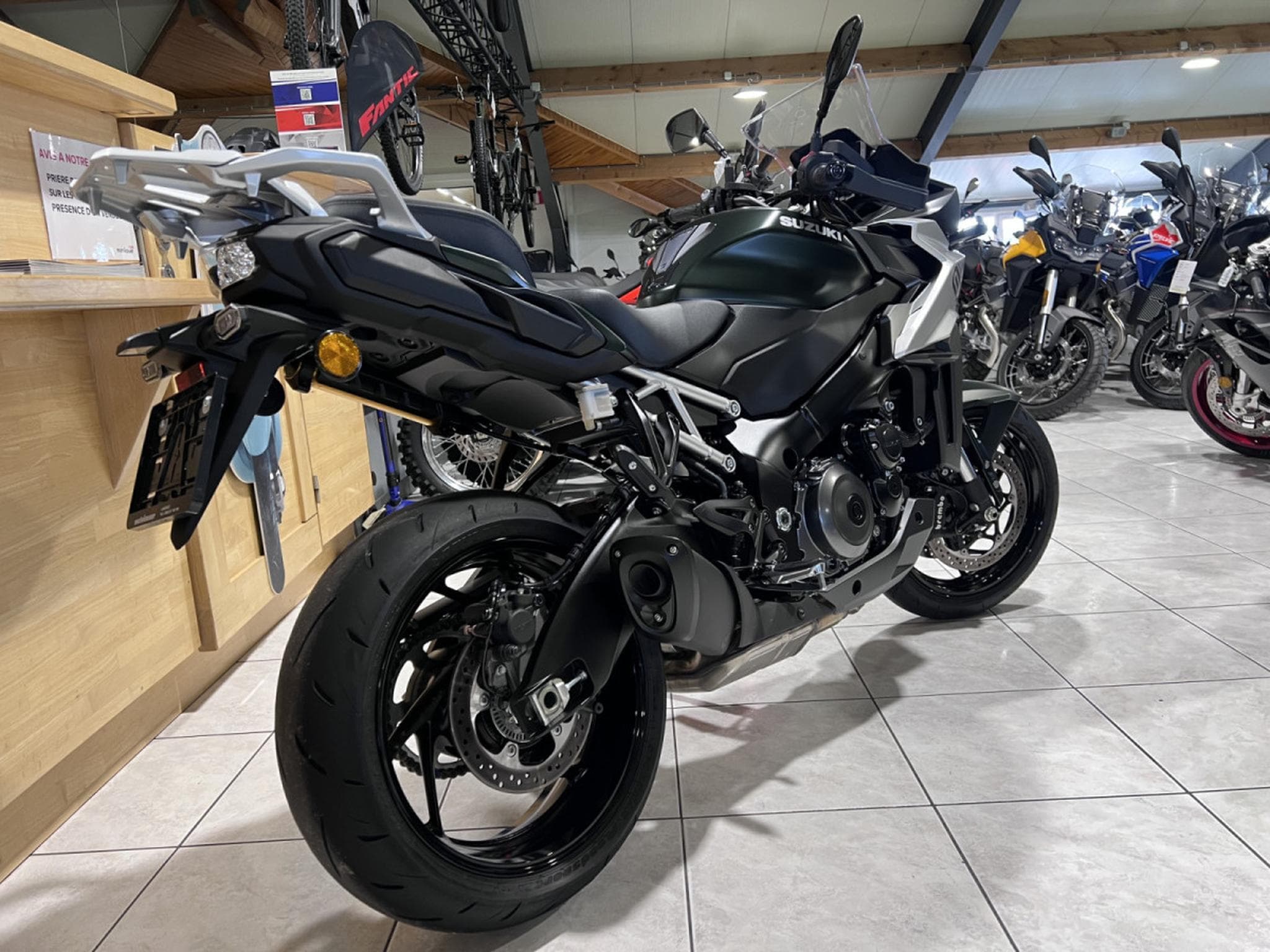 Suzuki GSX-S 1000 GX (2024) - Photo 3