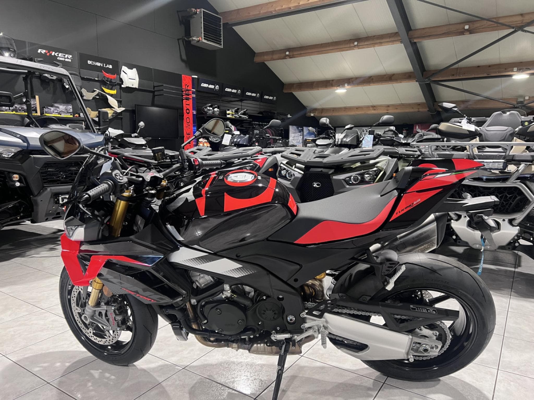 Aprilia Tuono 1100 FACTORY (2026) - Foto 4