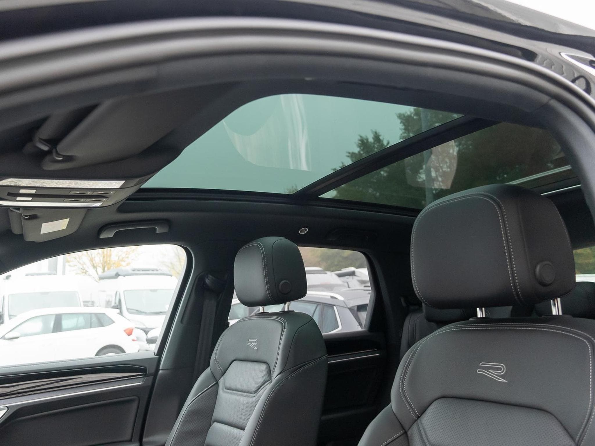 VW Touareg R-Line (2024) - Photo 15