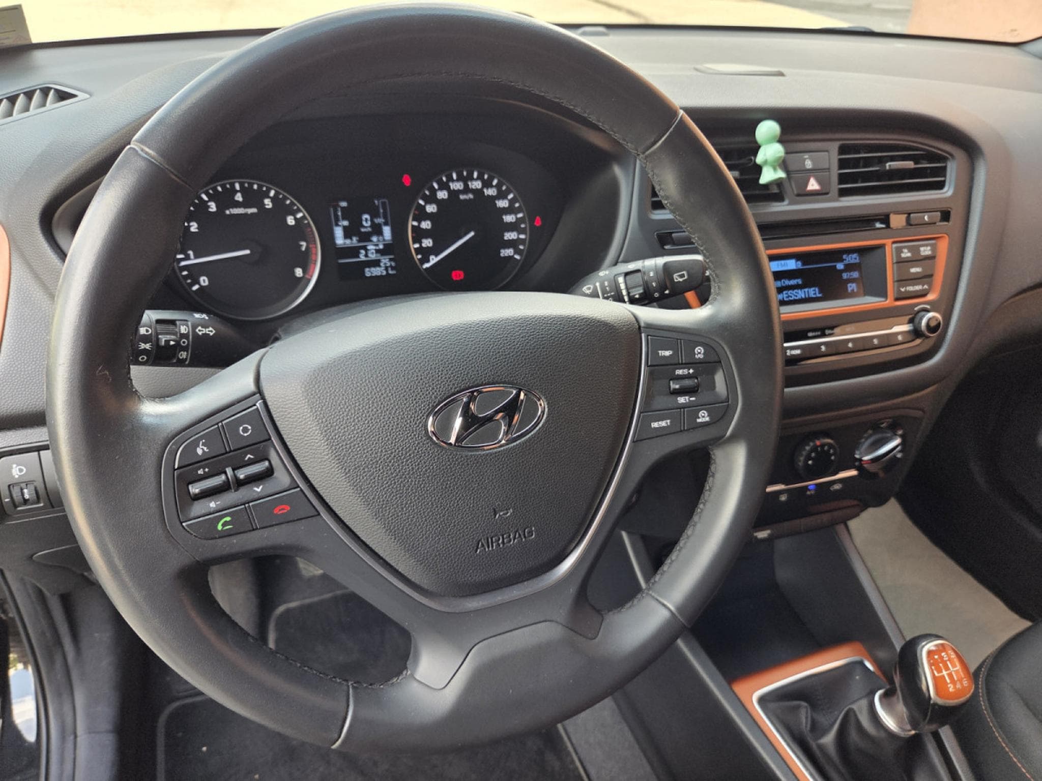 Hyundai i20 Coupé Sport 120 CV Garantie 12 Mois (2017) - Photo 15