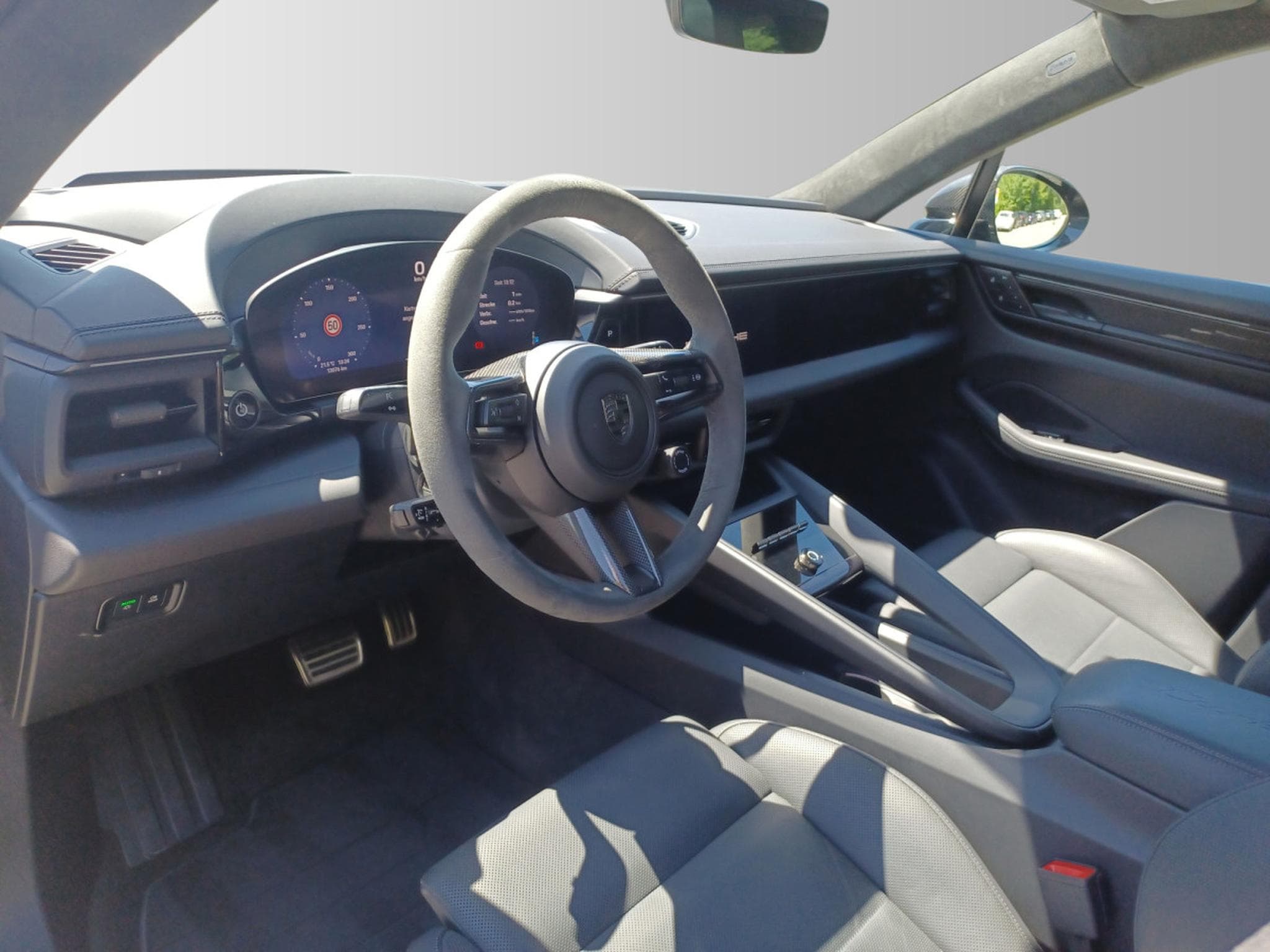 Porsche Macan Turbo (2025) - Photo 12