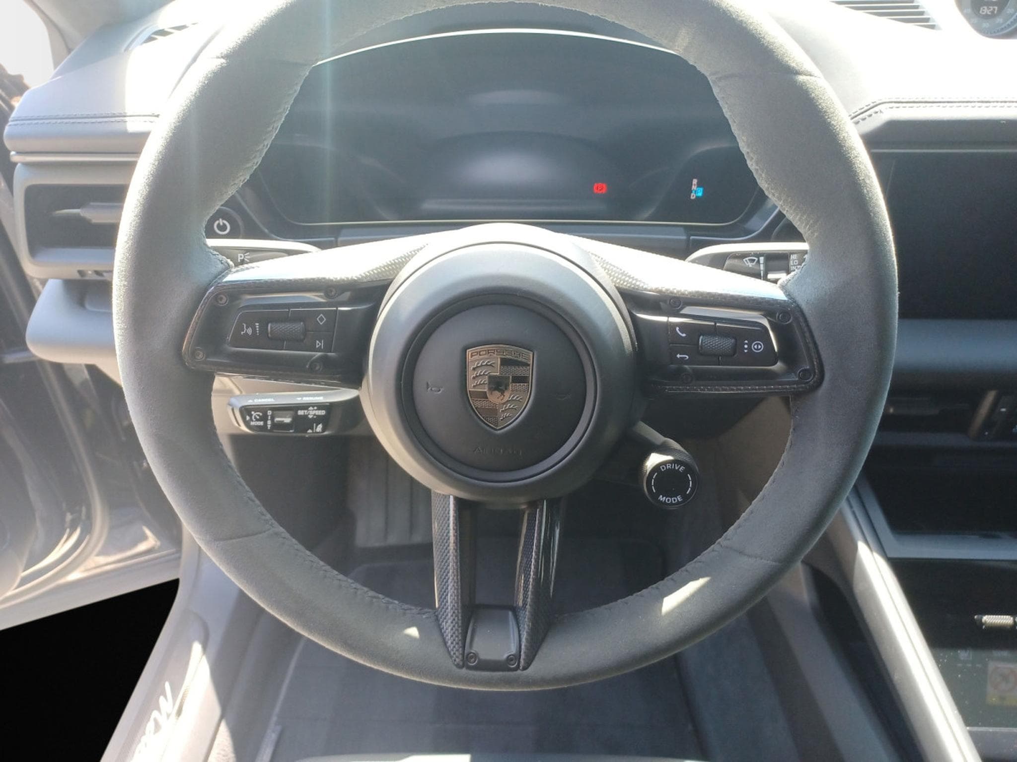 Porsche Macan Turbo (2025) - Photo 13