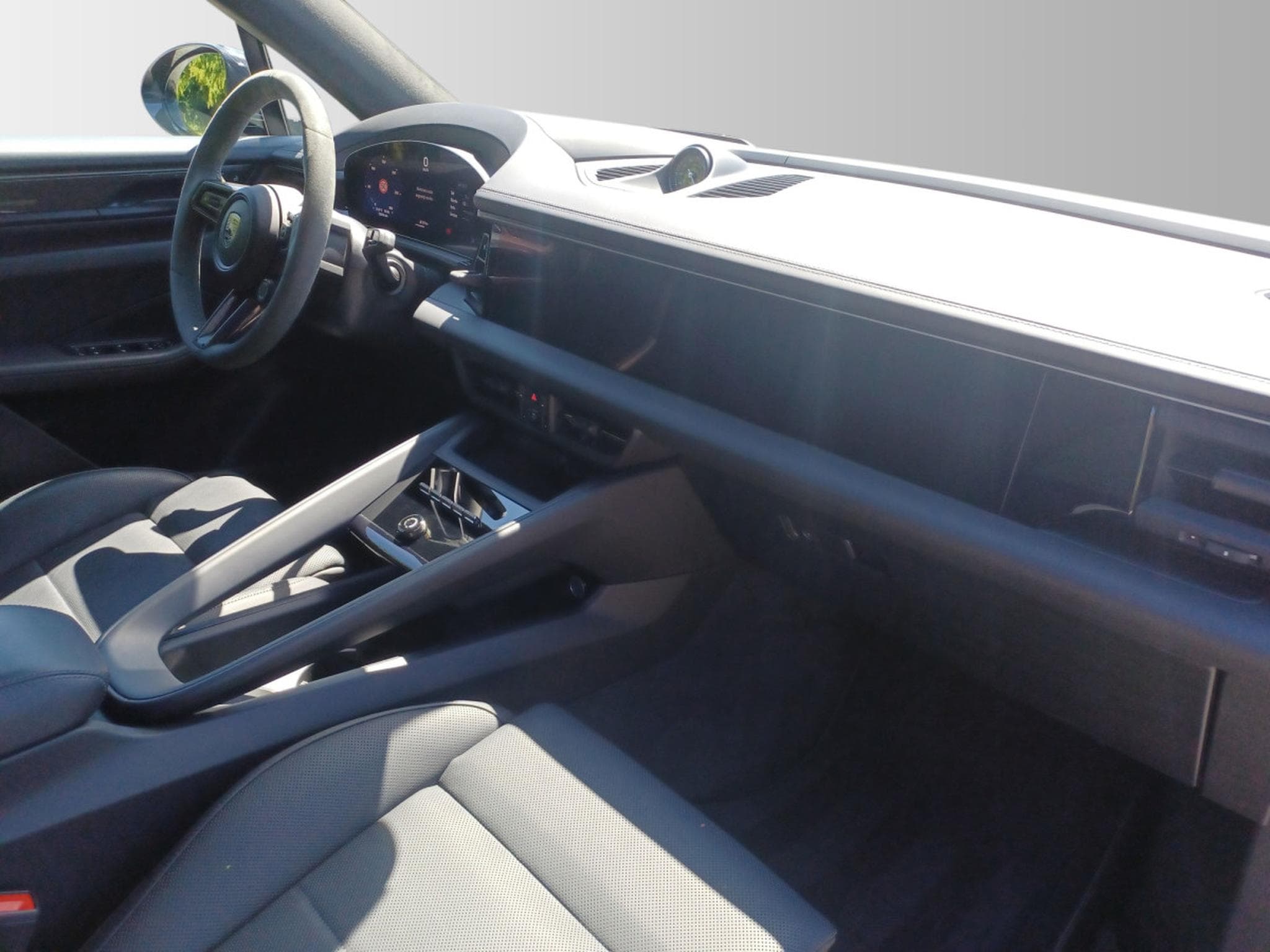 Porsche Macan Turbo (2025) - Photo 14