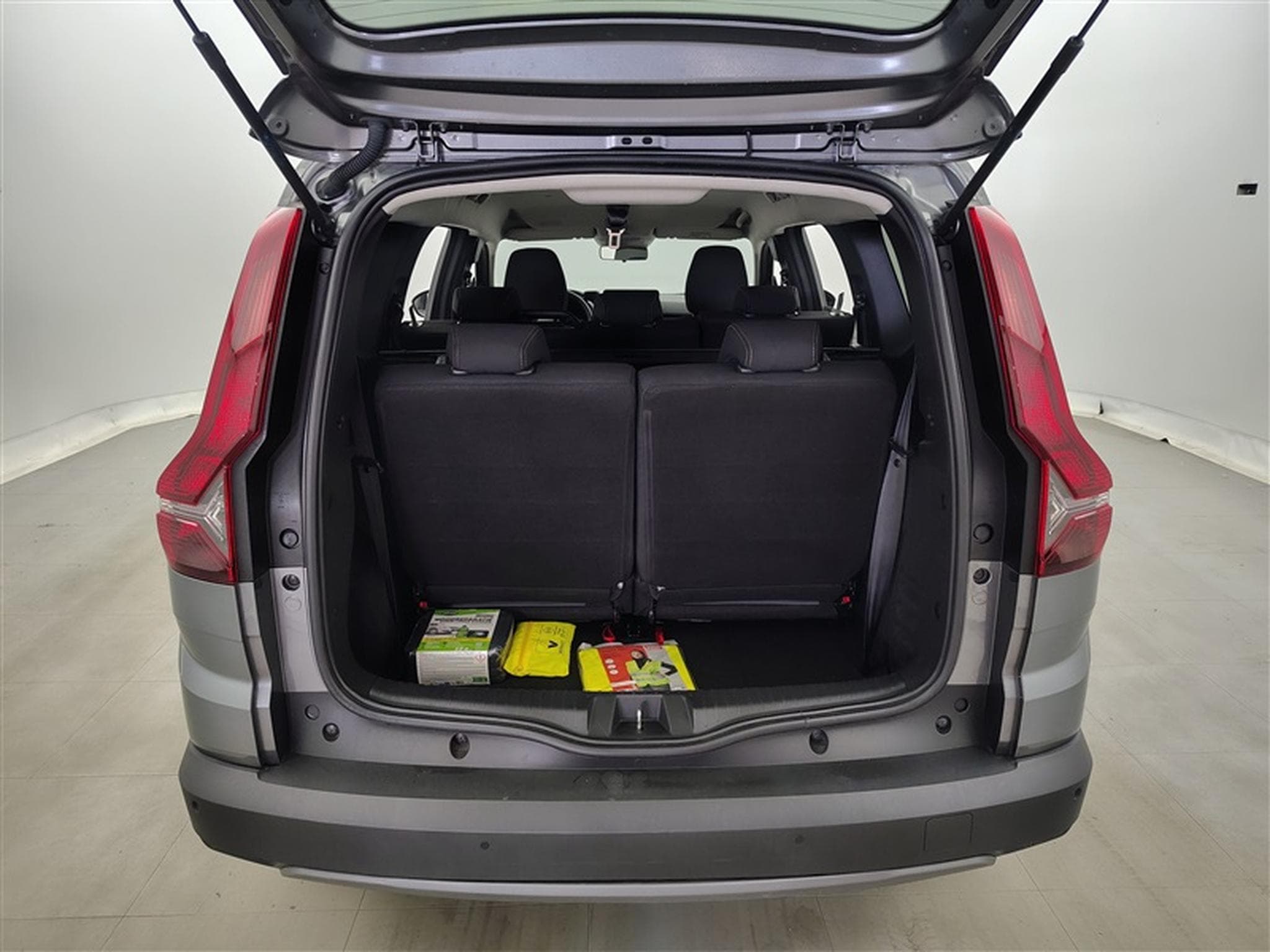 Dacia Jogger Hybrid 1.6 Extreme 7PL / NAVI / CARPLAY / CAMERA (2025) - Photo 14