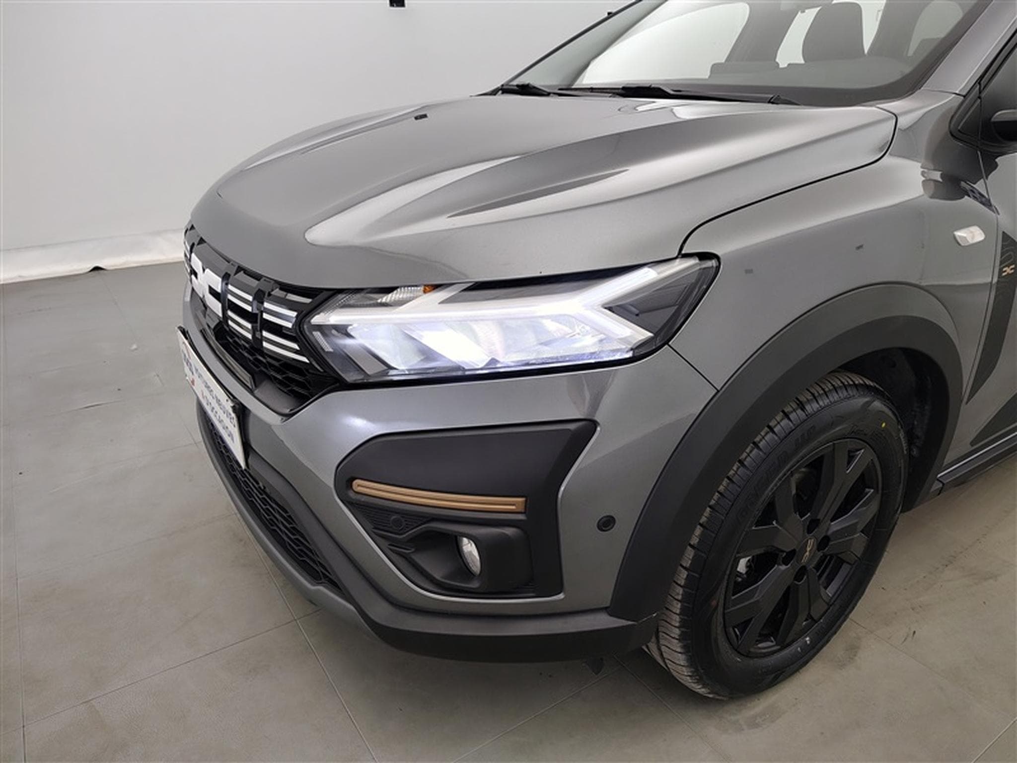 Dacia Jogger Hybrid 1.6 Extreme 7PL / NAVI / CARPLAY / CAMERA (2025) - Photo 15
