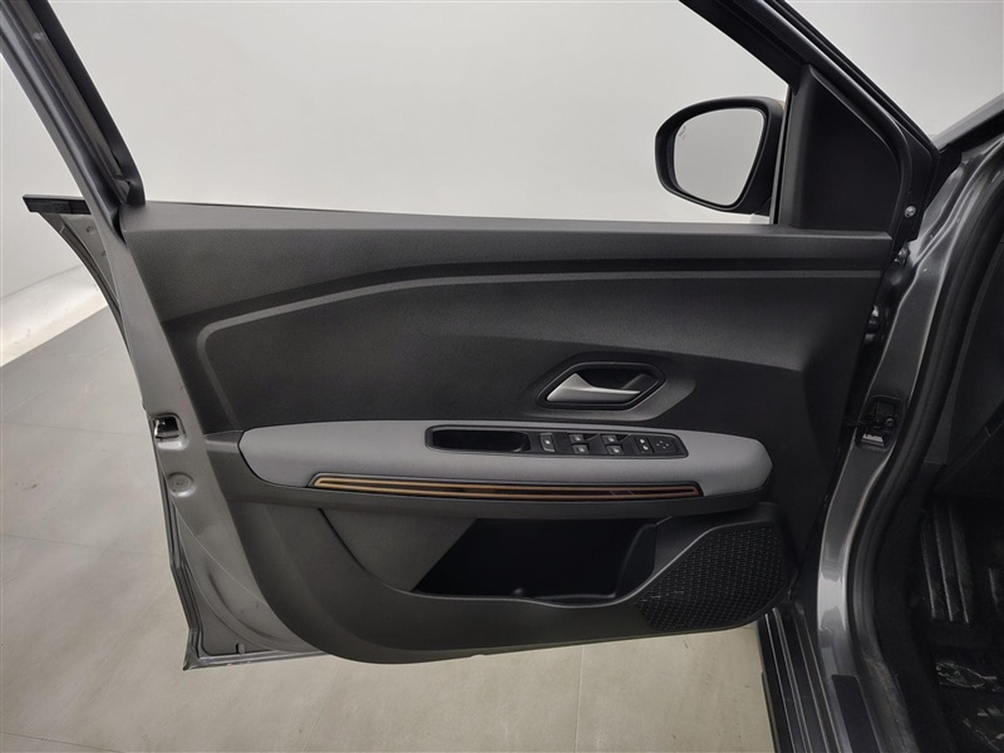 Dacia Jogger Hybrid 1.6 Extreme 7PL / NAVI / CARPLAY / CAMERA (2025) - Photo 16